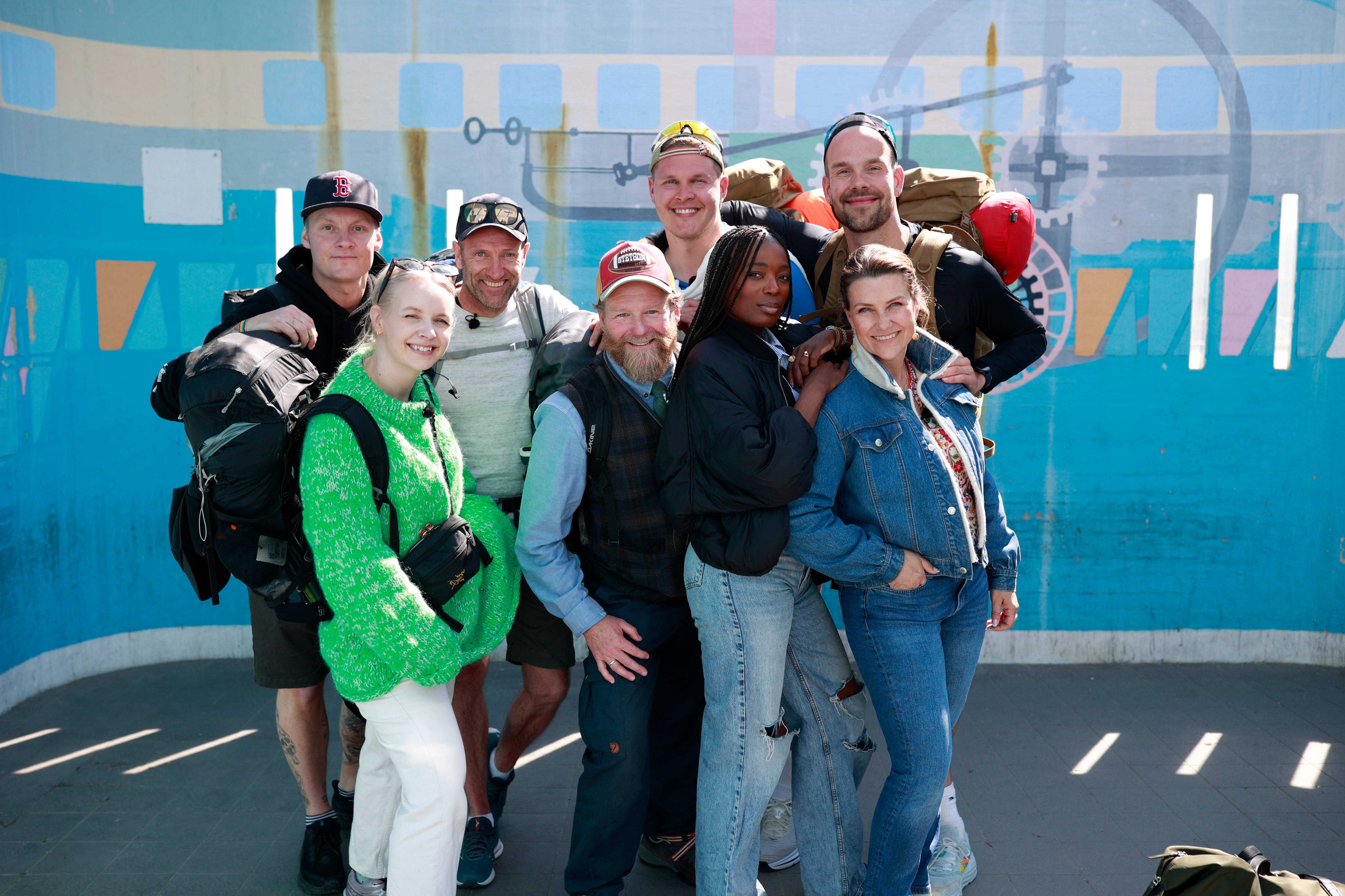 Åtte kjendiser deltar i «Jaget». Fra venstre: Petter Katastrofe, Christine Dancke, Odd-Bjørn Hjelmeset, Petter Schjerven, Vegard Harm, Tinashe Williamson, Morten Hegseth og Märtha Louise.