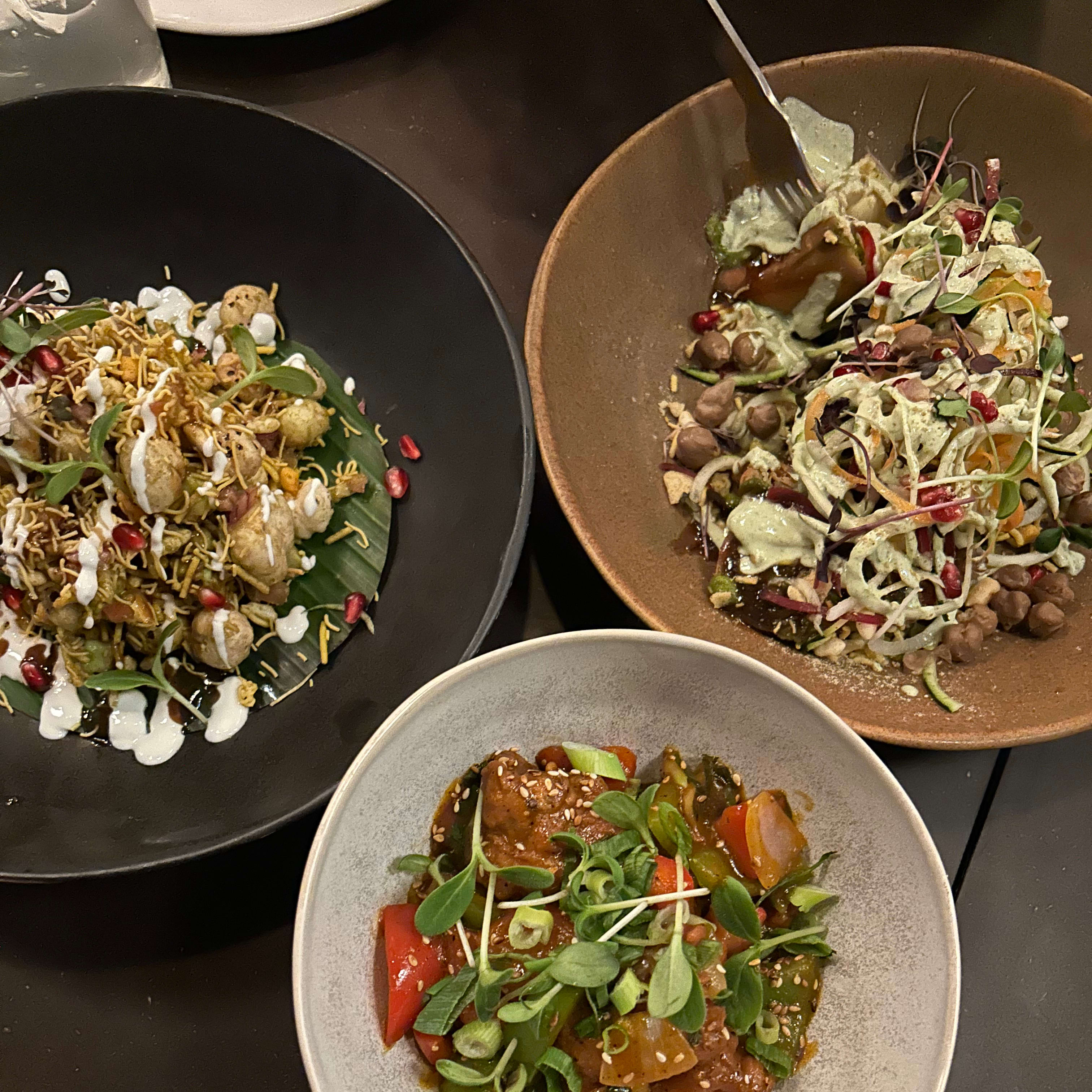 Forrettene er friske og smakfulle. 