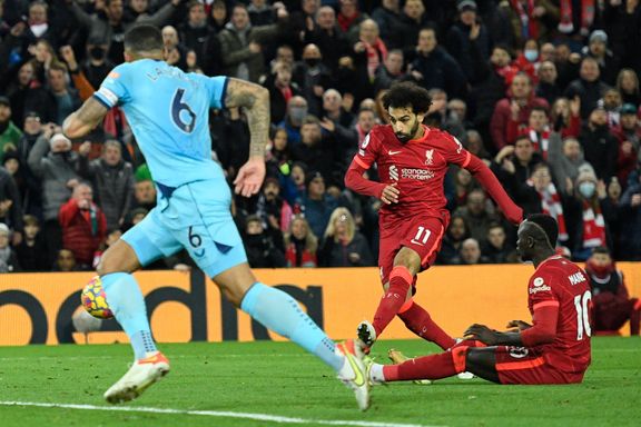 Brennhete Salah tangerte Vardy da Liverpool snudde til seier