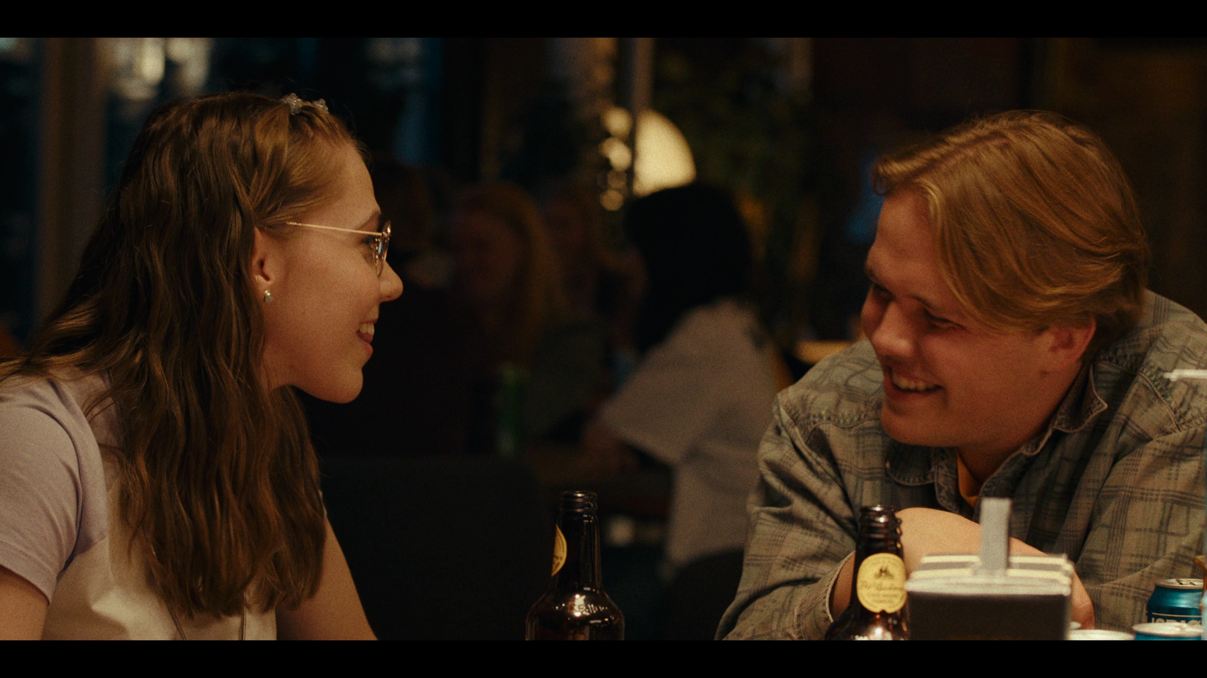 Ella (Marie Flaatten) og Oliver (Niels Skåber)