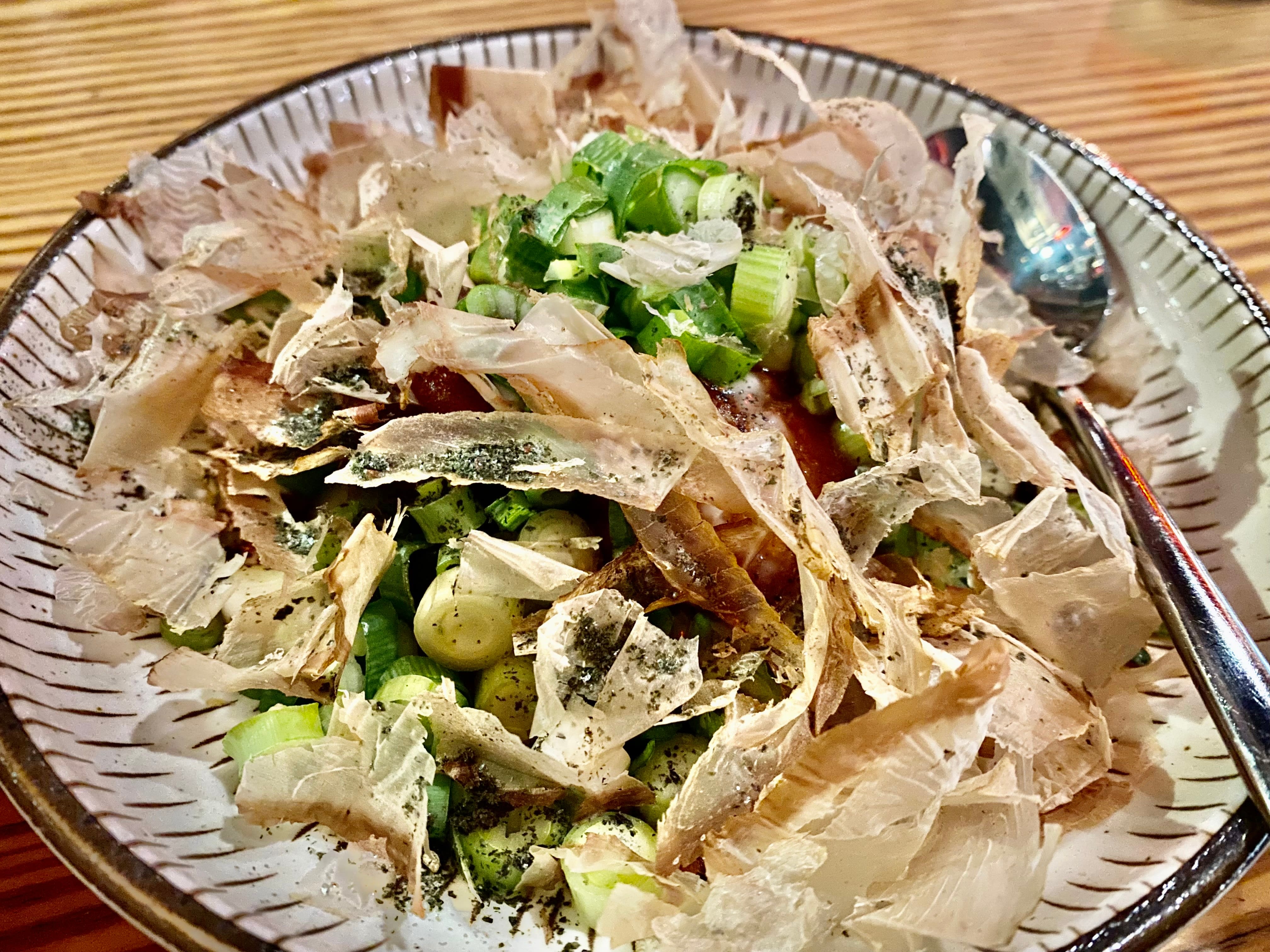 Retten med takoyaki metter godt, men kan godt byttes ut i restaurantmenyen. 