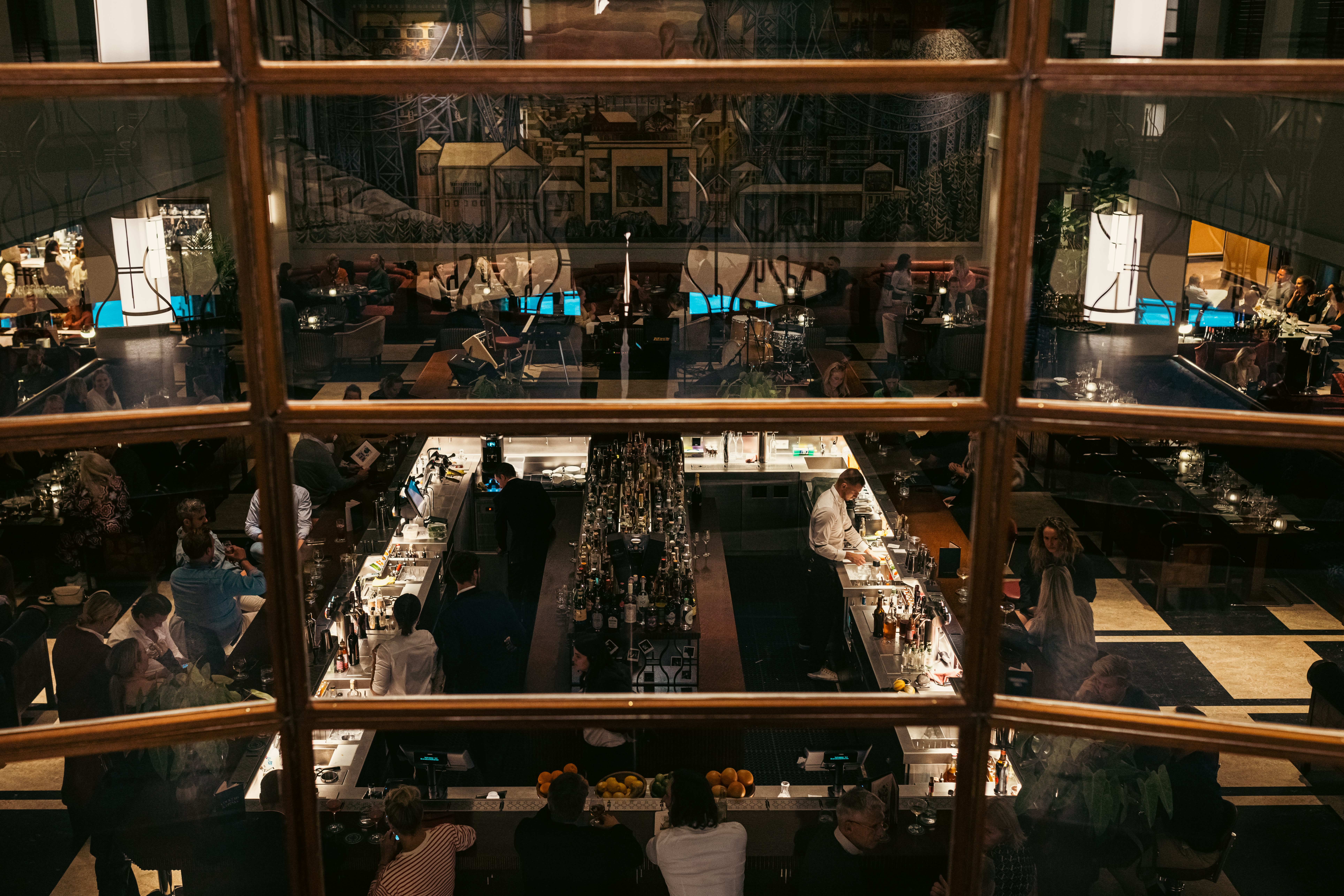 Diger restaurant åpent til frokost, lunsj og middag.