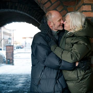 Første gang hun så ham, var gjennom et nøkkelhull. Nå har Anne Grethe og Petter vært gift i 45 år.