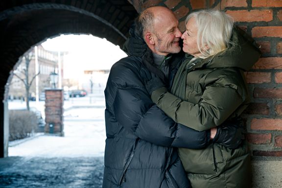 Første gang hun så ham, var gjennom et nøkkelhull. Nå har Anne Grethe og Petter vært gift i 45 år.