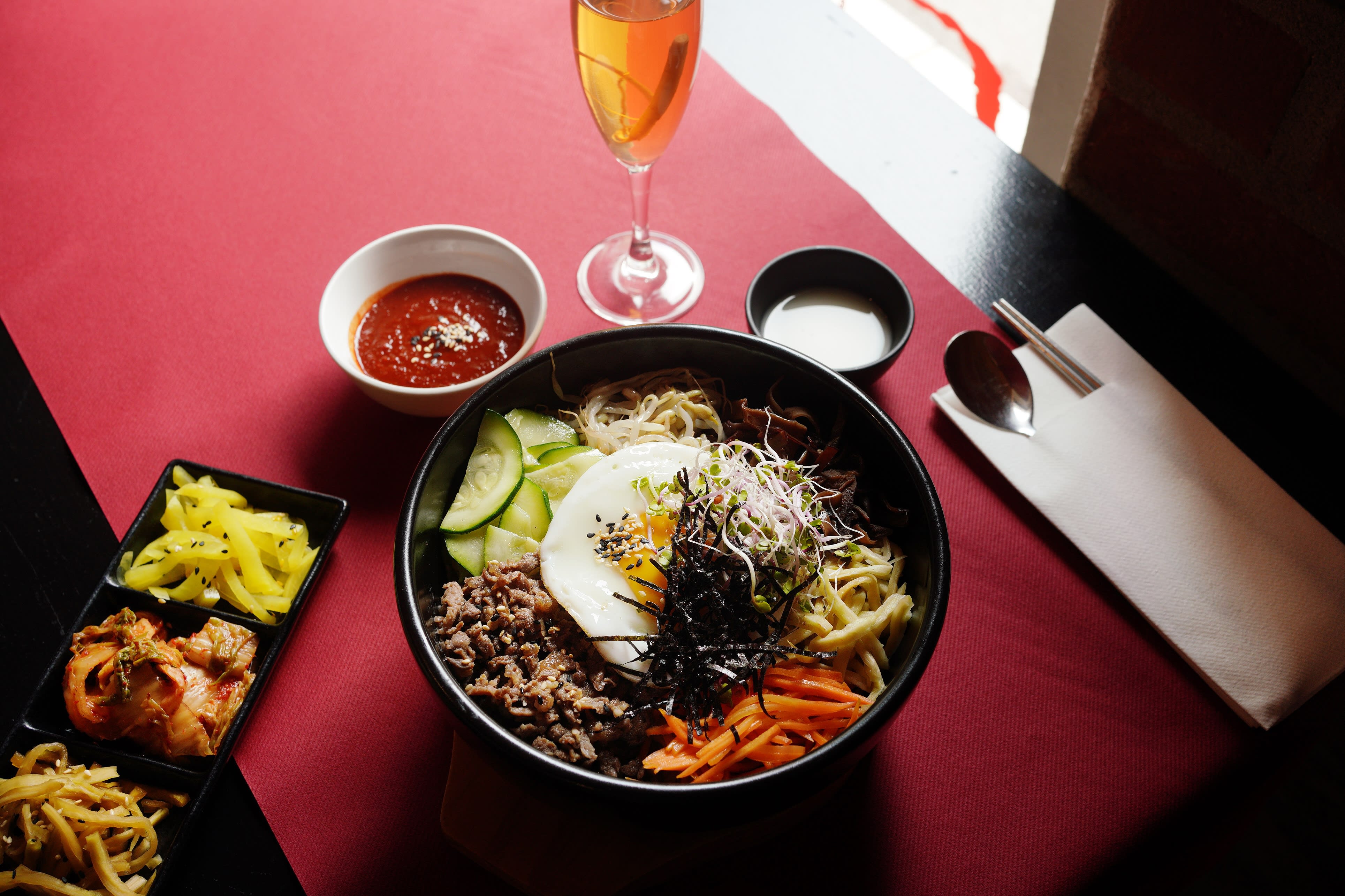 Bibimbap er en populær, tradisjonell rett.