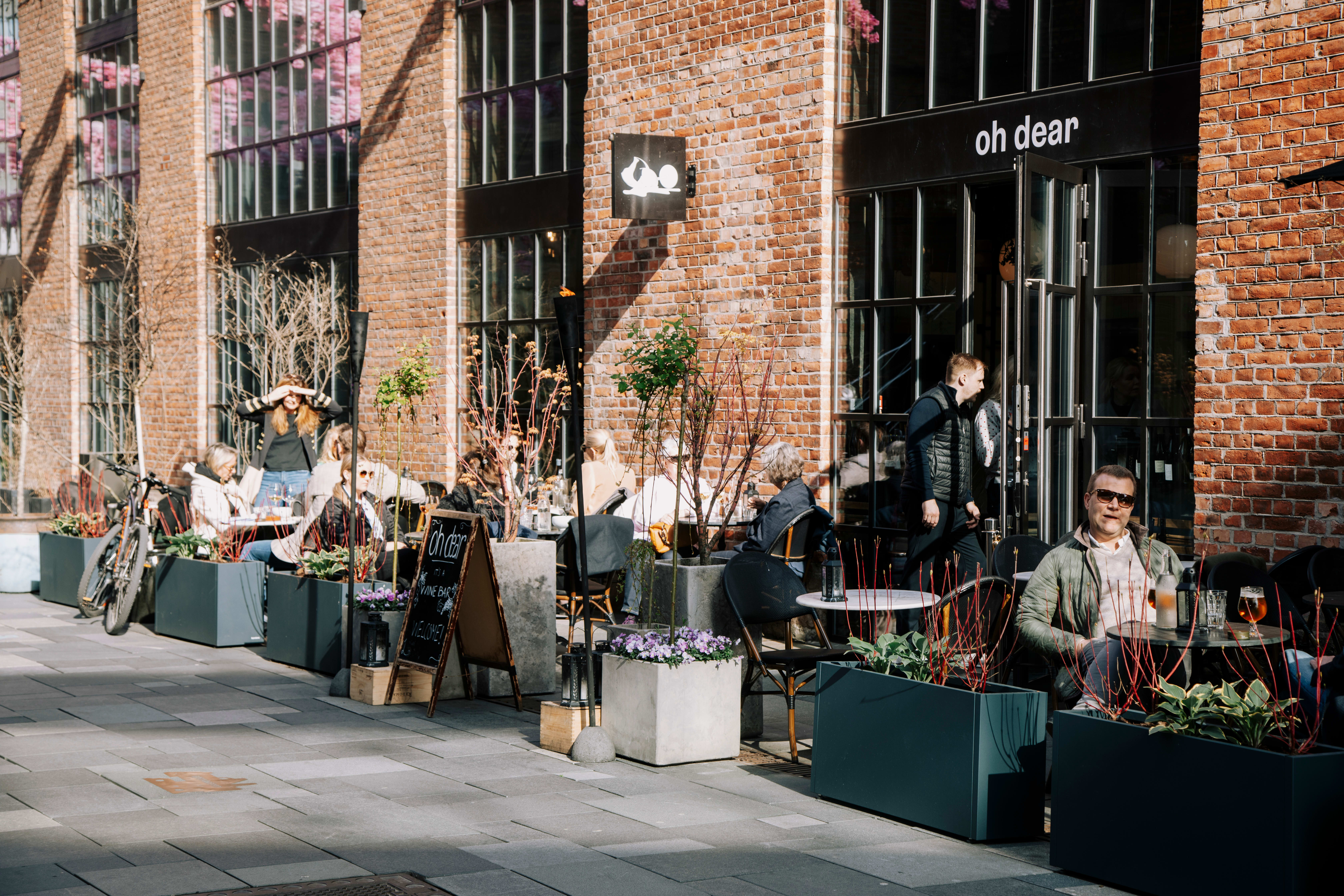 Vinbarer i Oslo med uteservering