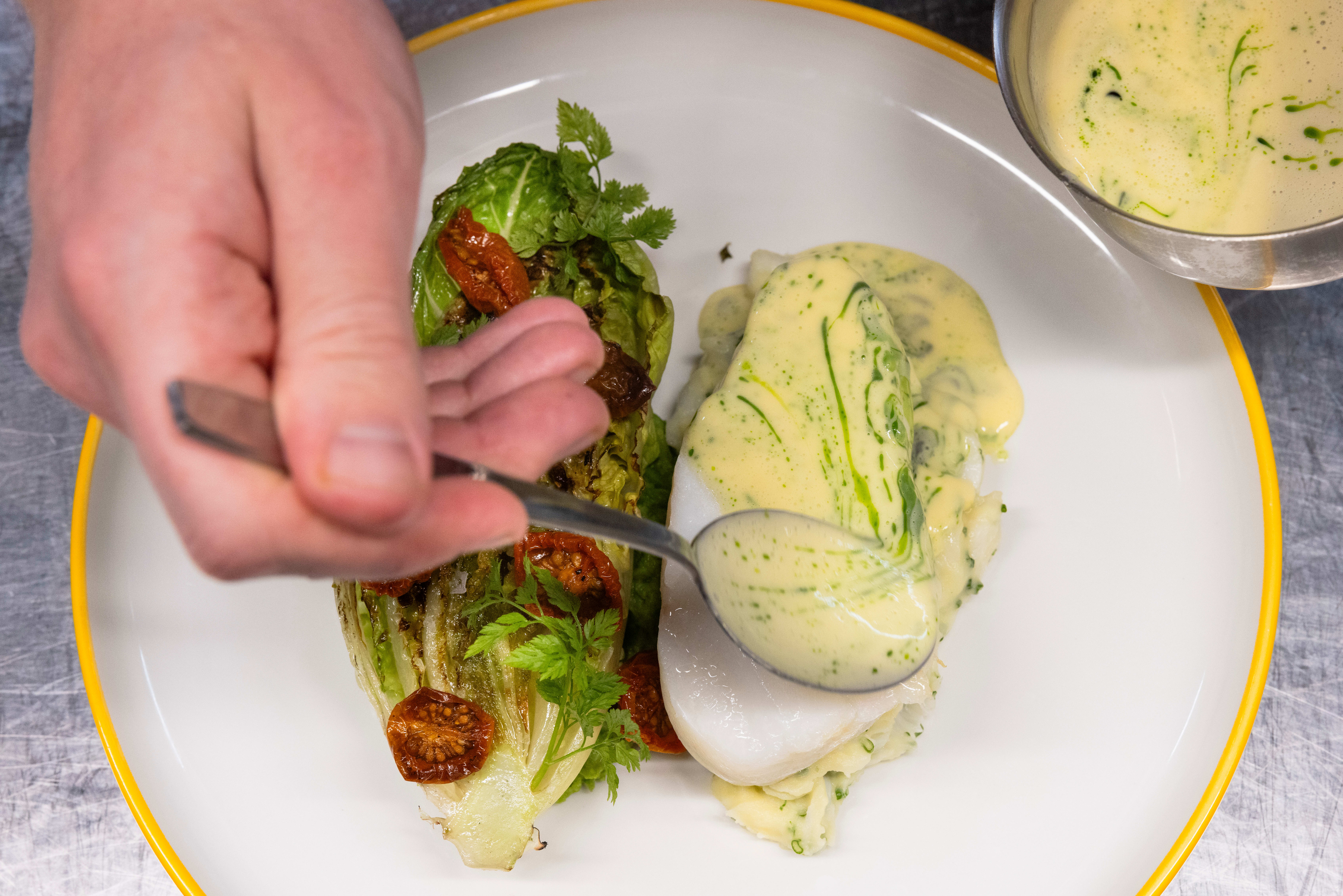 Torsk med smørsaus.