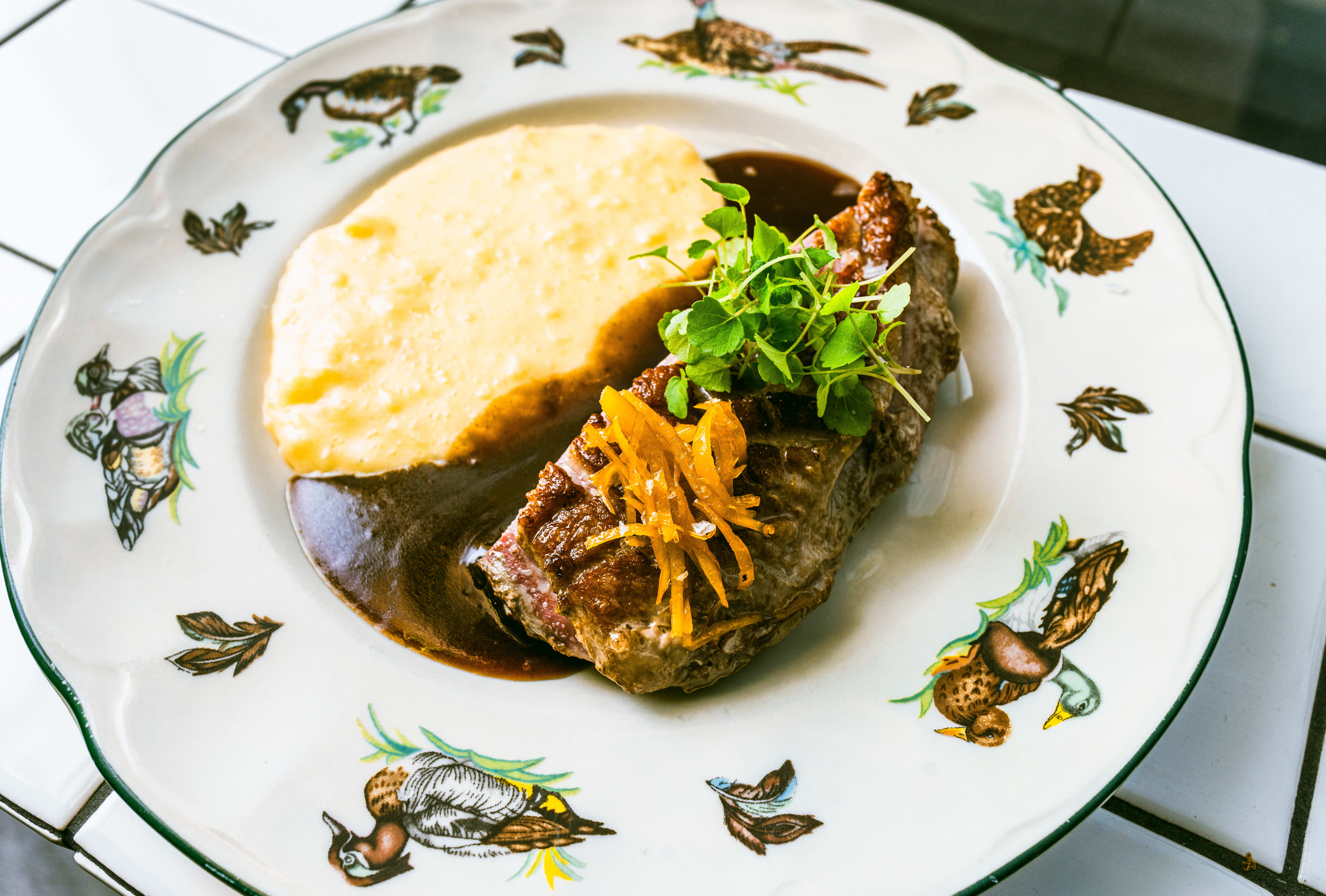 Andebryst med potetpuré og balsamicosjy.