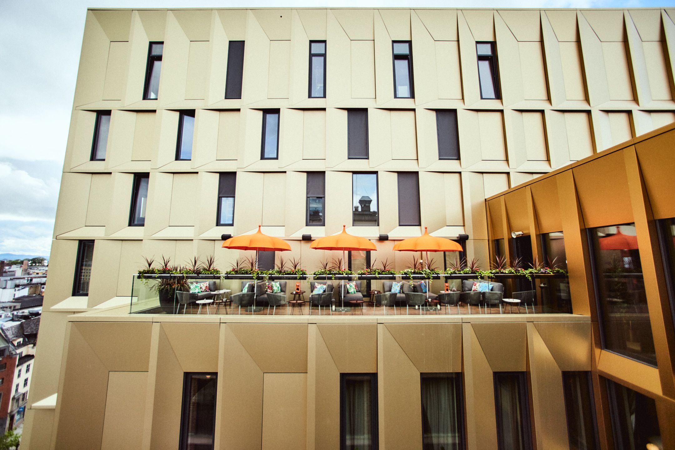 Takterrassen Calmeyers hage ligger på hotellet The Hub midt i sentrum.