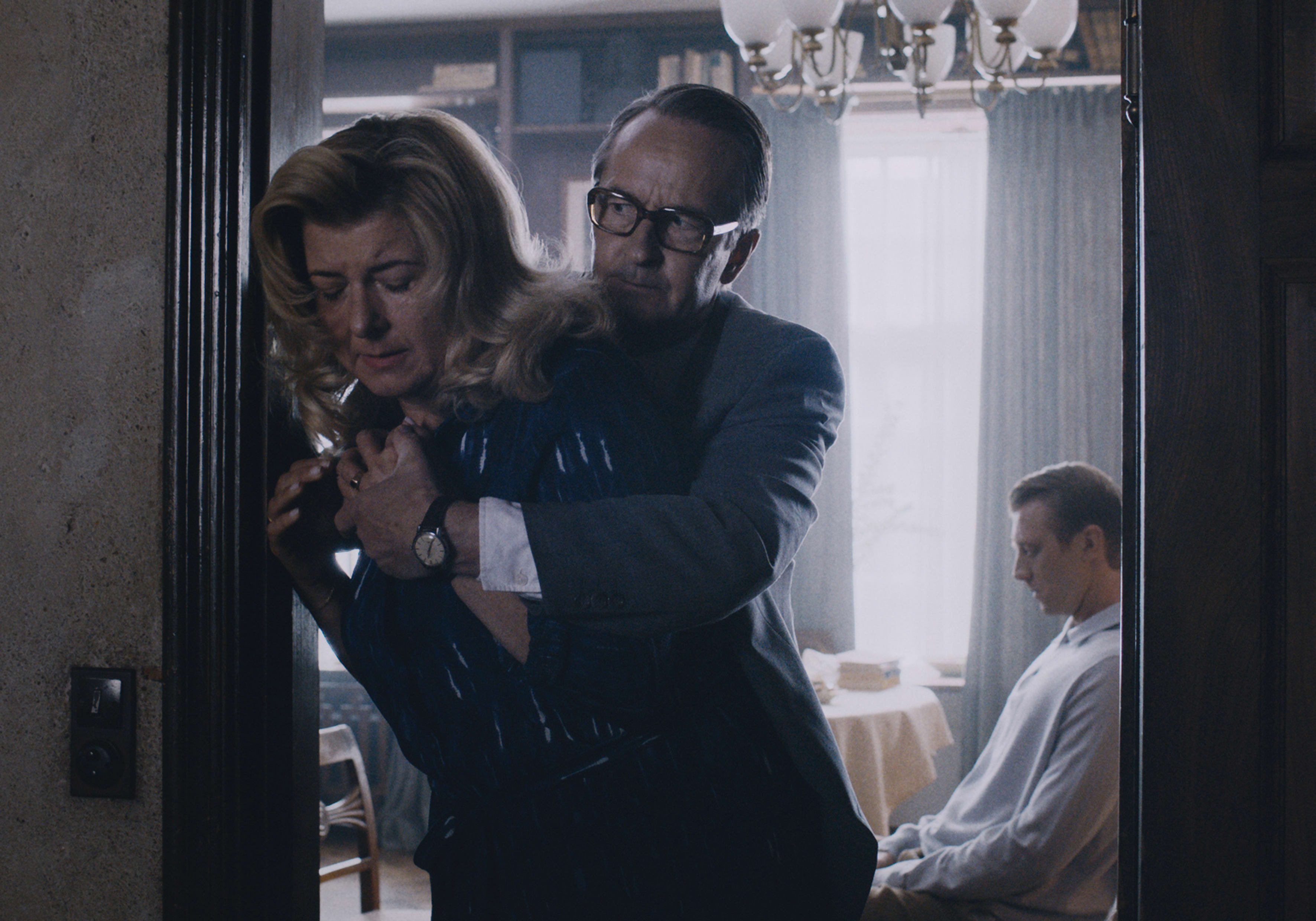 Paprika Steen, Lars Brygman og Joachim Fjelstrup briljerer og fornedrer.