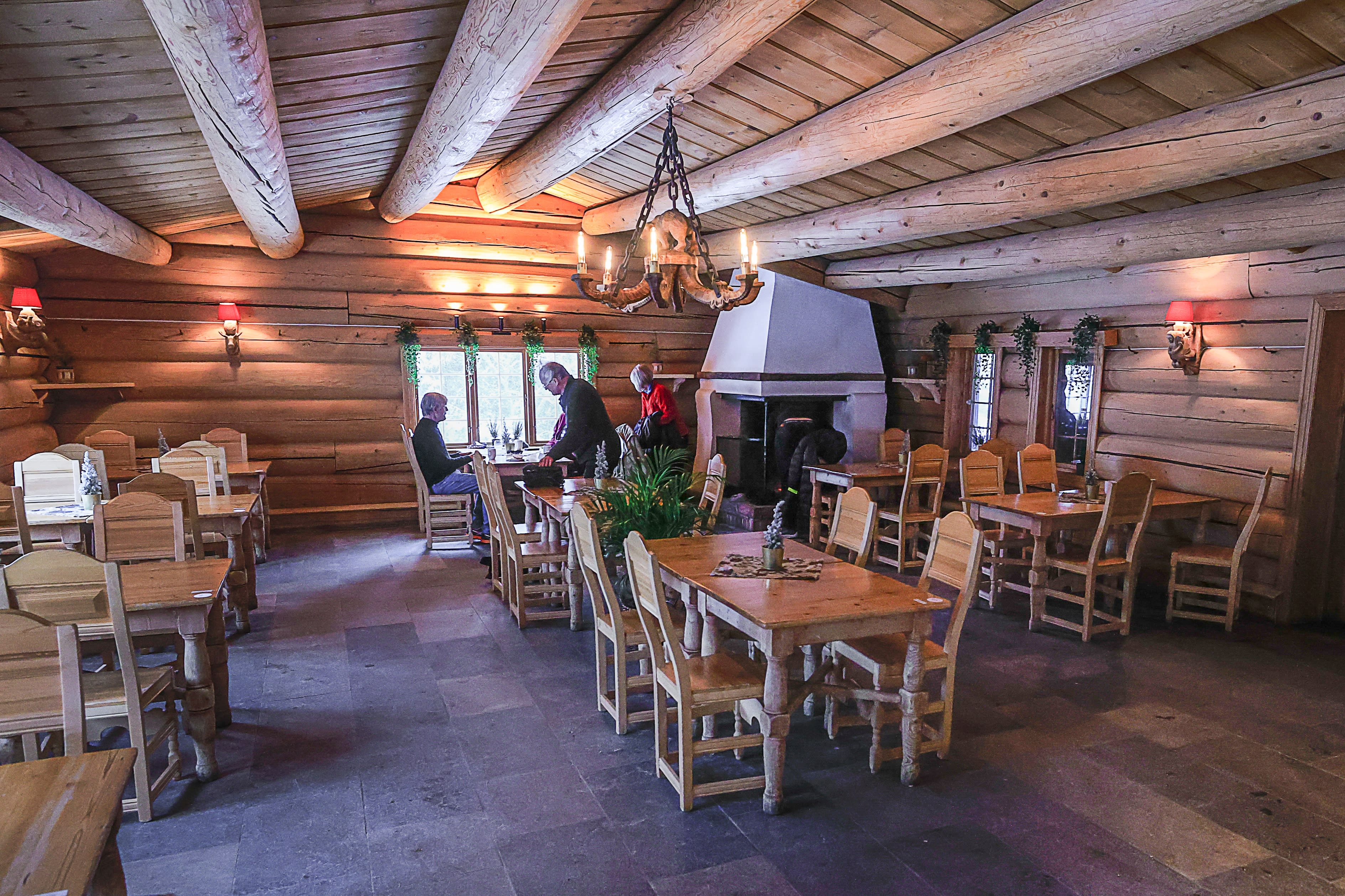 I mars i år åpnet Tryvannstua igjen i nye drakt. Nå er det Ove Jørgensen, Christian Chiong og Runar Jørgensen som styrer den populære stua. 