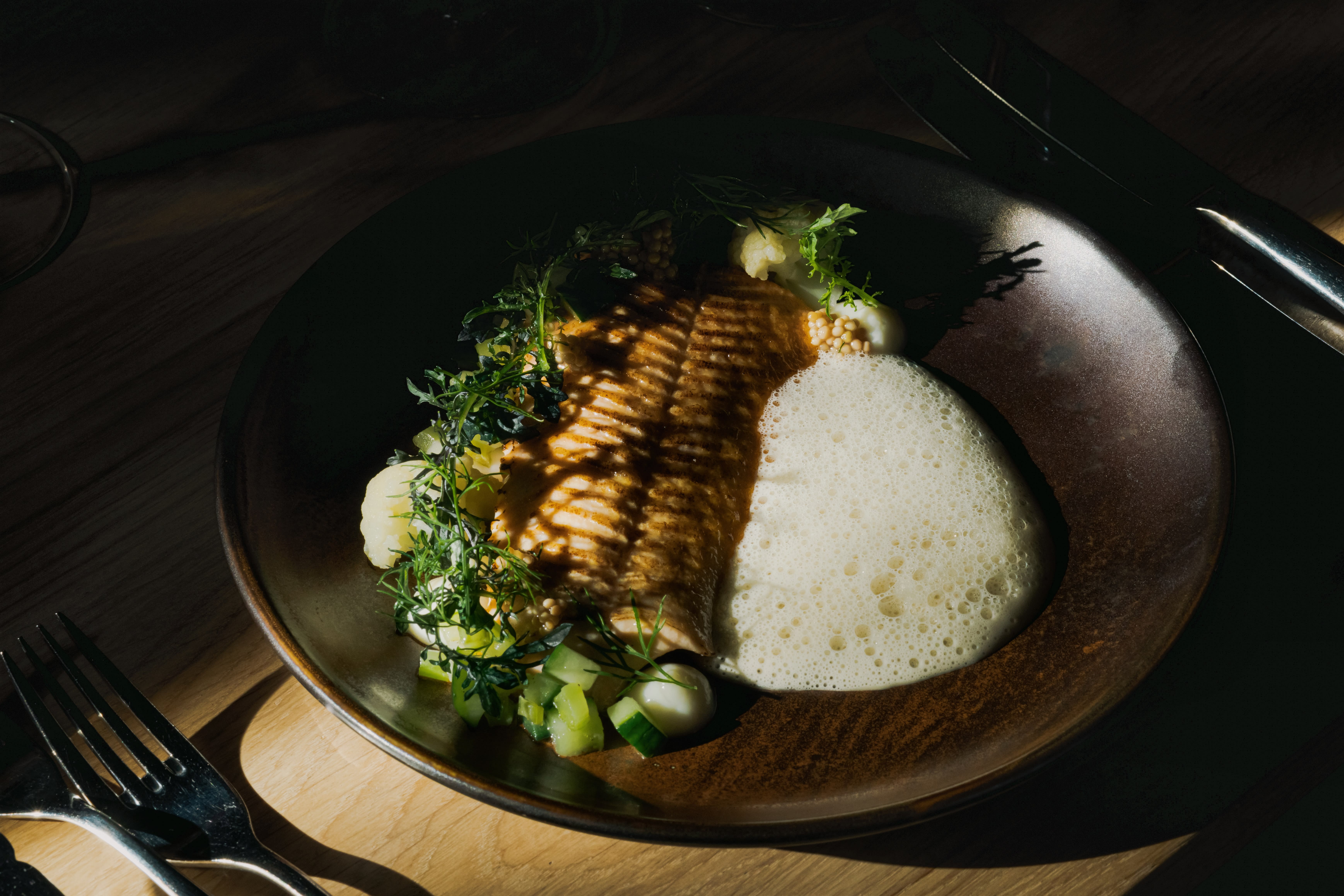 Ishavsrøye med blåskjellsaus.