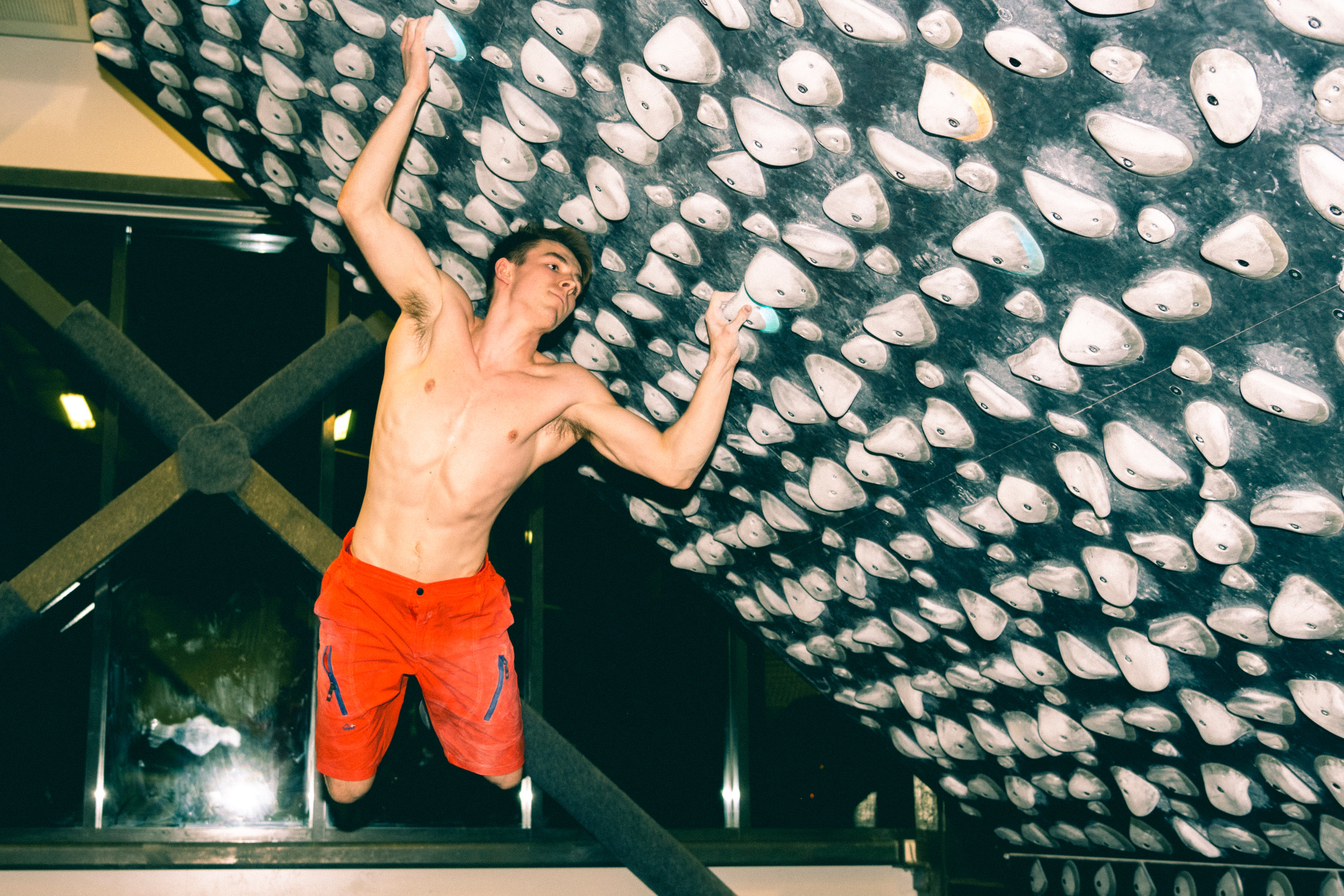 Fysisk aktivitet kan virke slitsomt på forhånd, men kan gjøre under for en litt slapp søndagskropp. Med buldring velger du selv hvor hardt du vil ta i.