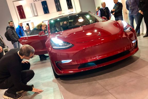 Vi har sjekket den nye Tesla Model 3: – Holder ikke tysk kvalitet 