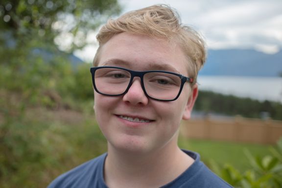 Nå kan Birger Arne (14) få støtte til helt nødvendige briller. Slik fungerer den nye ordningen. 