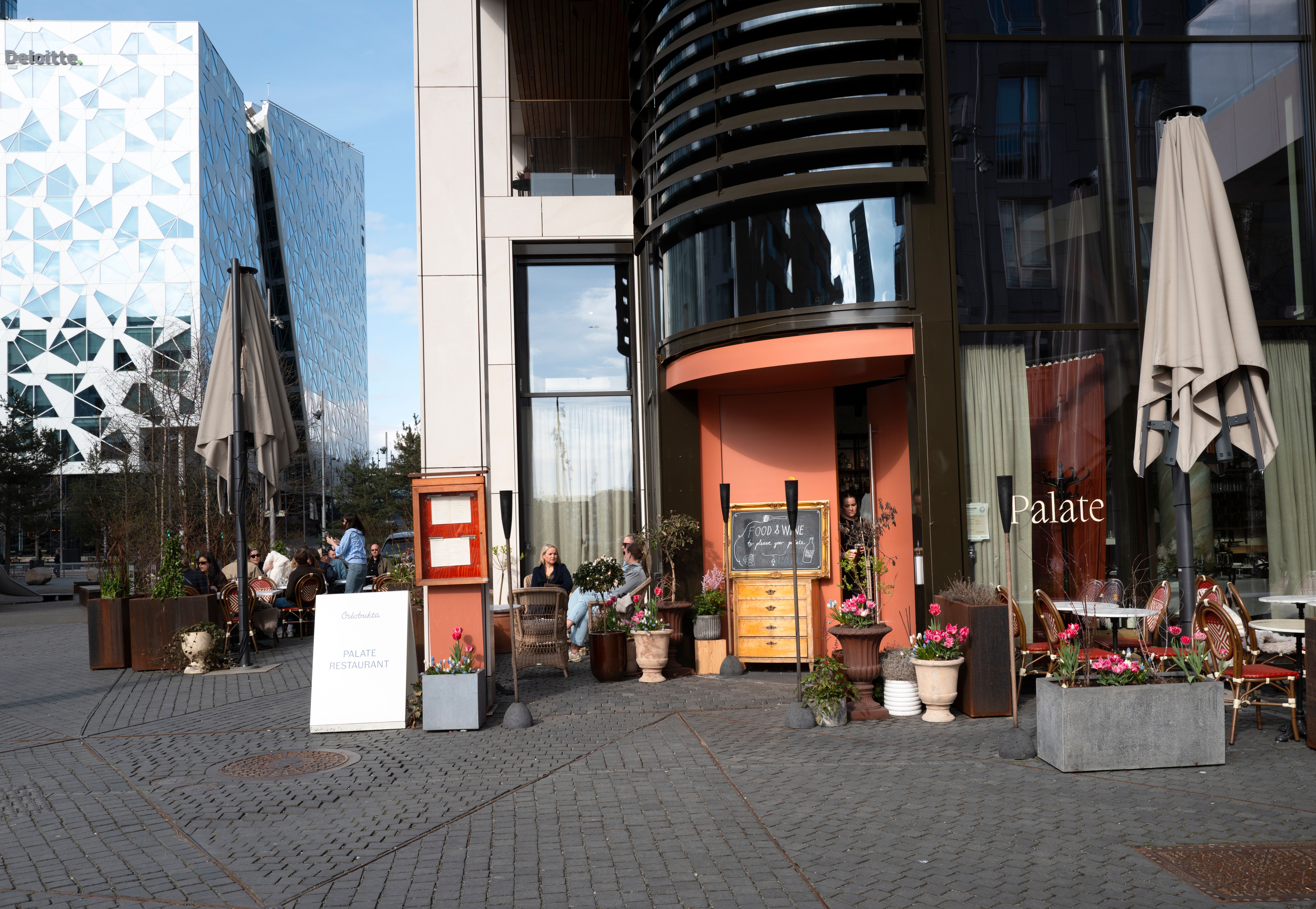 Har de glemt det? Har de hatt dårlig tid? Virker ikke grillen? Er kokken blind?