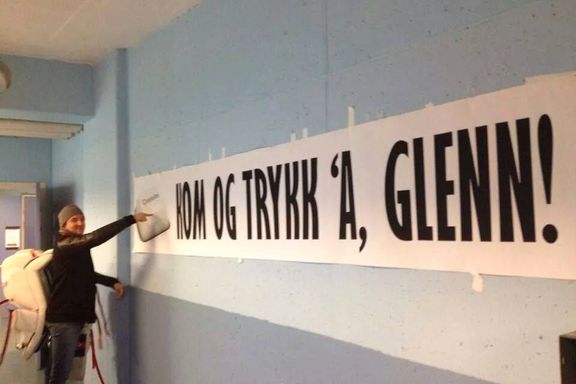 Iskrigerne-Glenn møtt med egen banner i Lillehammer