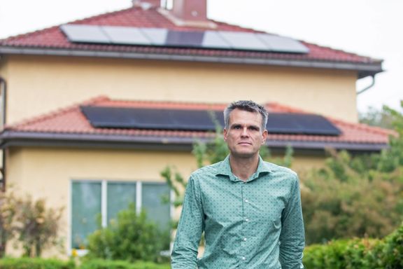 Nå får solcelle-eierne godt betalt for investeringen: – Om sommeren har vi nesten ikke strømregning