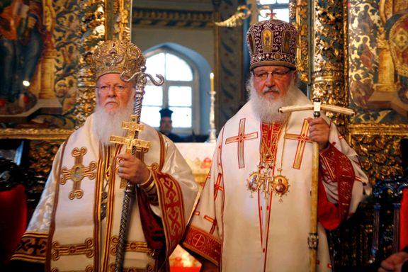 Under overflaten av Ukraina-konflikten lurer en strid mellom to av verdens aller fremste kirkeledere
