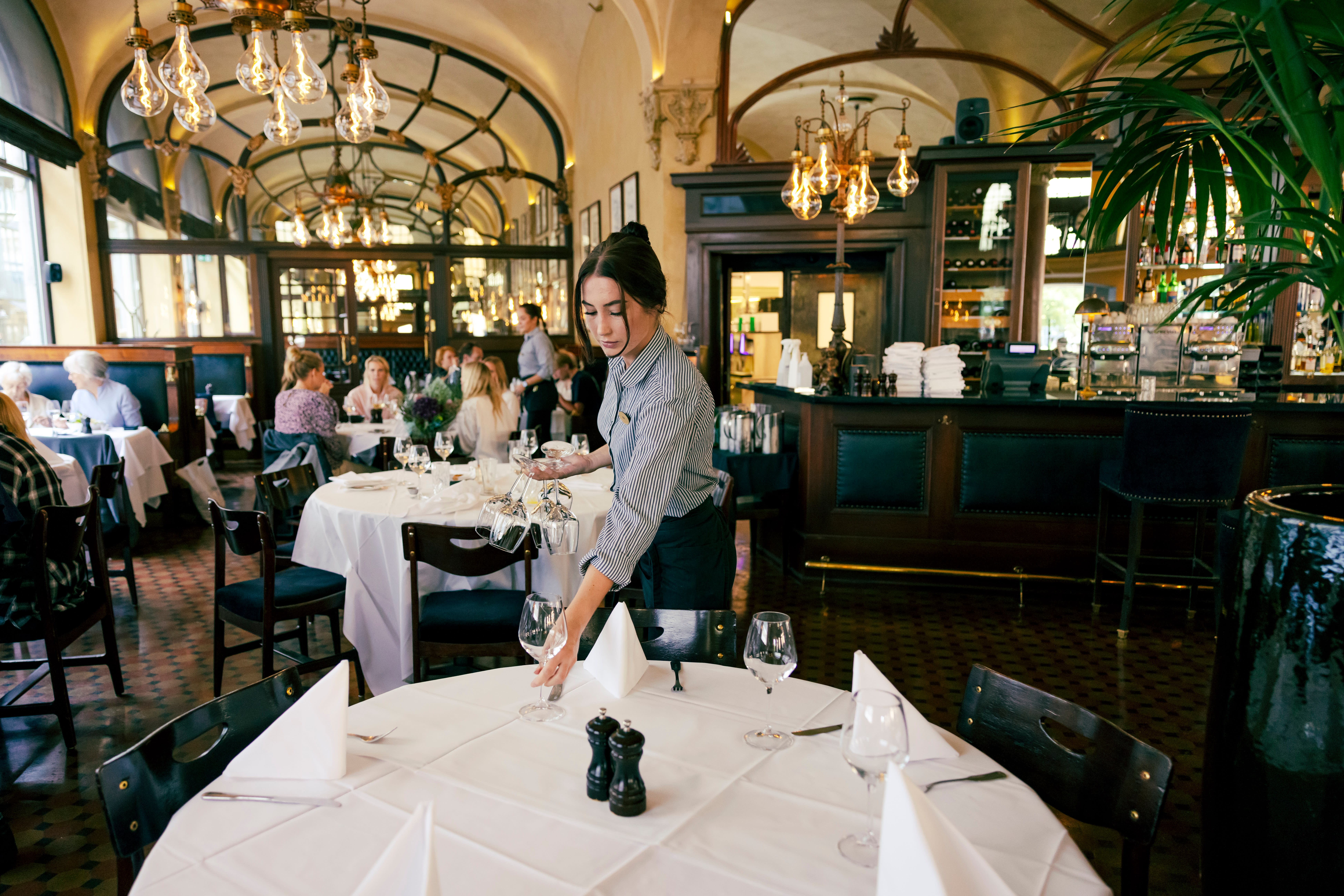 Servitørene er både vennlige og kunnskapsrike.