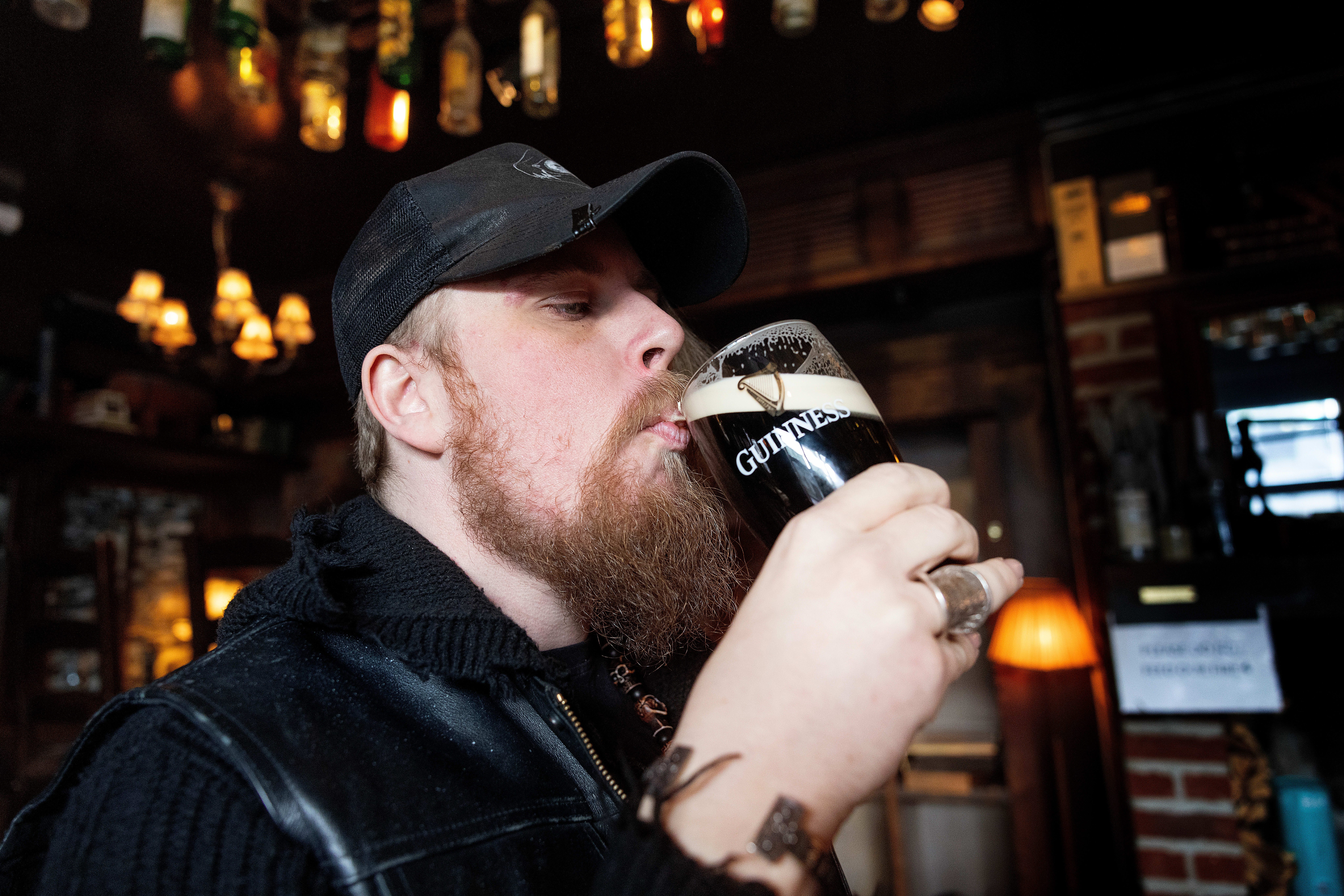 Guinnessen er tilbake i byen. Og vi har møtt «Guinness-guruen». 