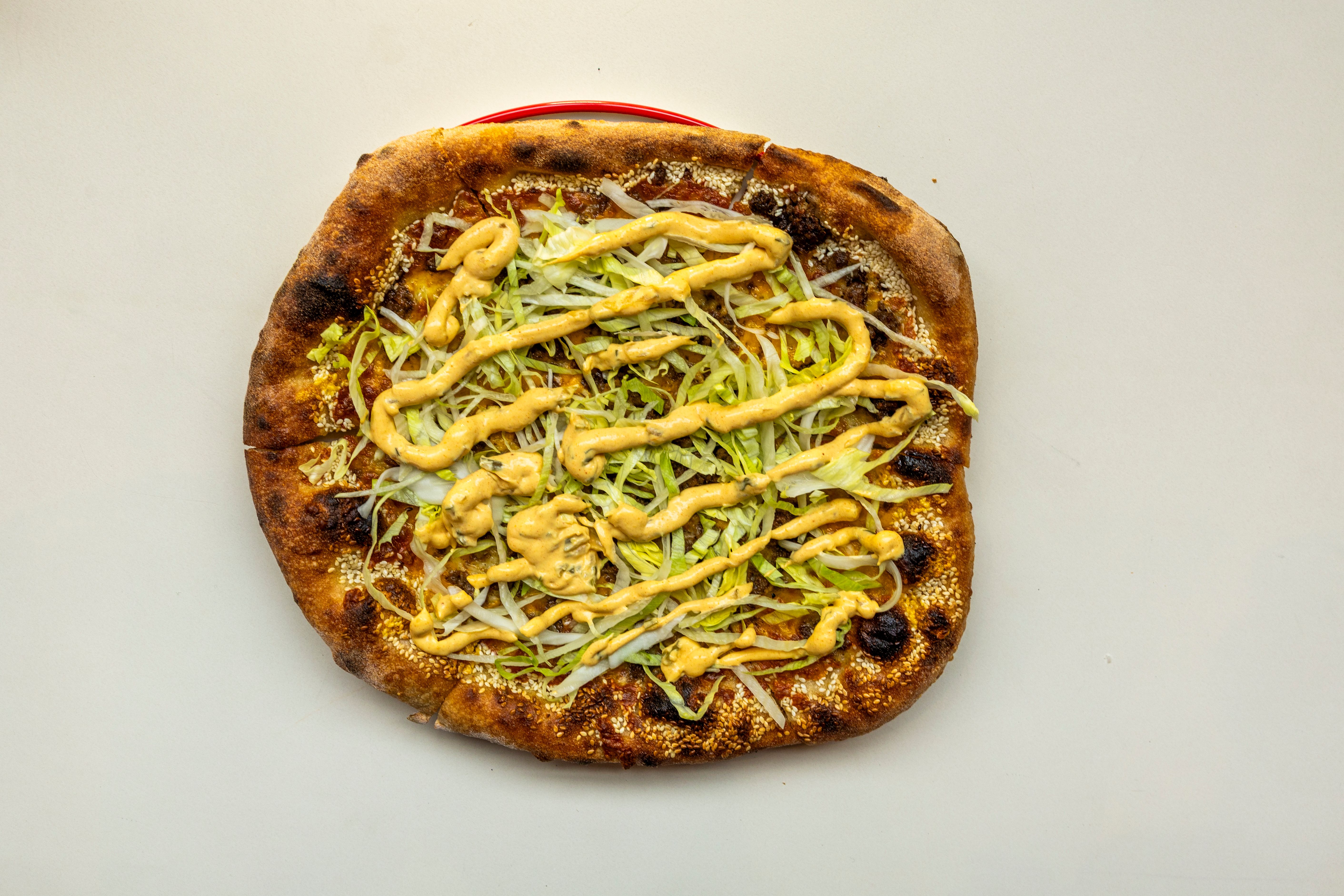 McLovin smaker overraskende likt en cheeseburger.