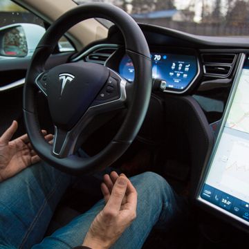 Teknologimagasinet: Alle Teslaer skal kunne kjøre av seg selv