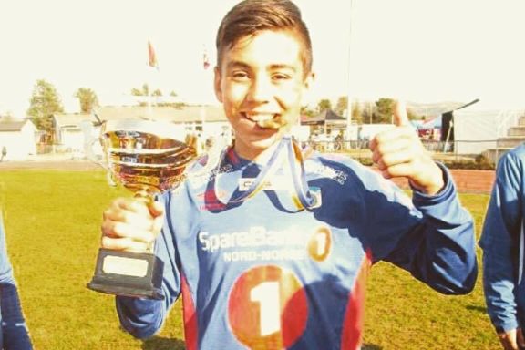Sebastian (15) er TUILs første landslagsspiller på 7 år. Nå venter et tøft valg.