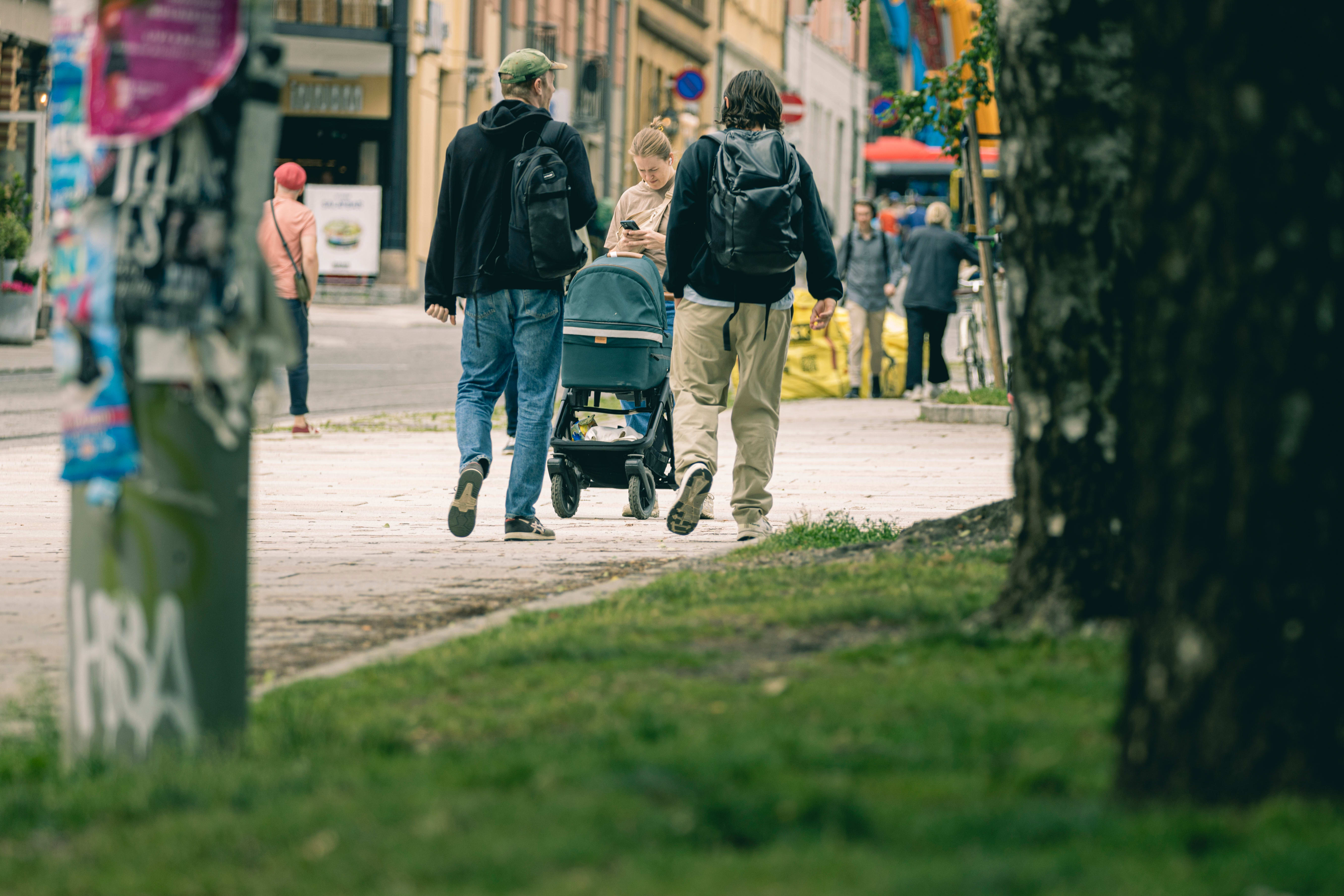 Unngå kleinhet ved å avtale på forhånd hvem som skal legge seg i rygg ved forbipassering. 