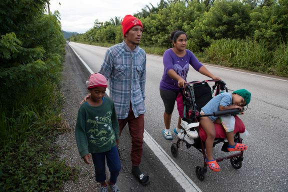 Hundrevis av honduranske migranter busset tilbake fra Guatemala