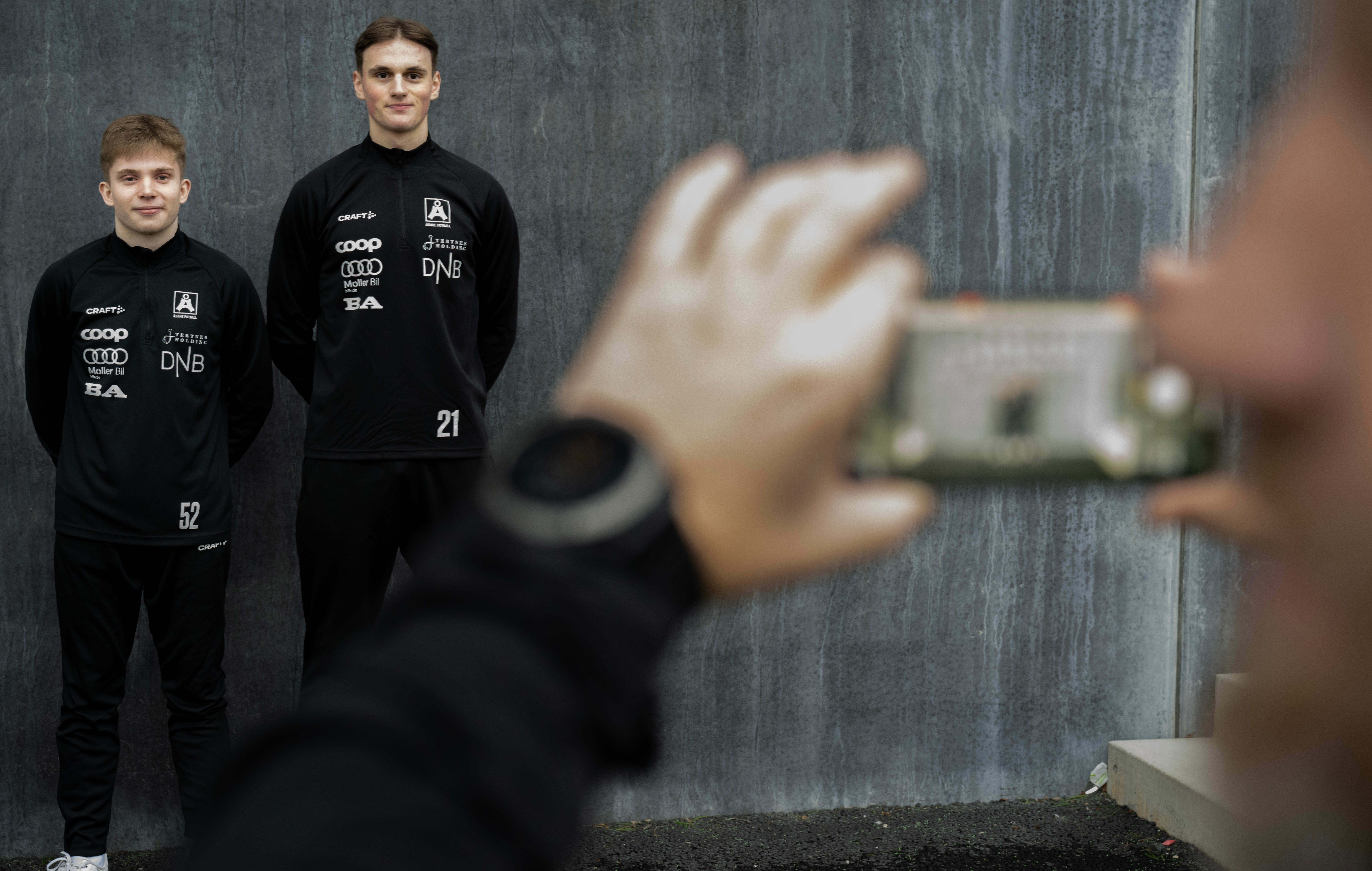 Åsane har fått første del av «million­arven». Jon og Thomas viser planen videre.