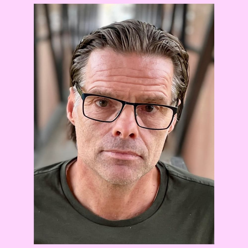 Thrane mener tips er situasjonsbasert, men at man i Norge aldri skal føle at man må tipse. 