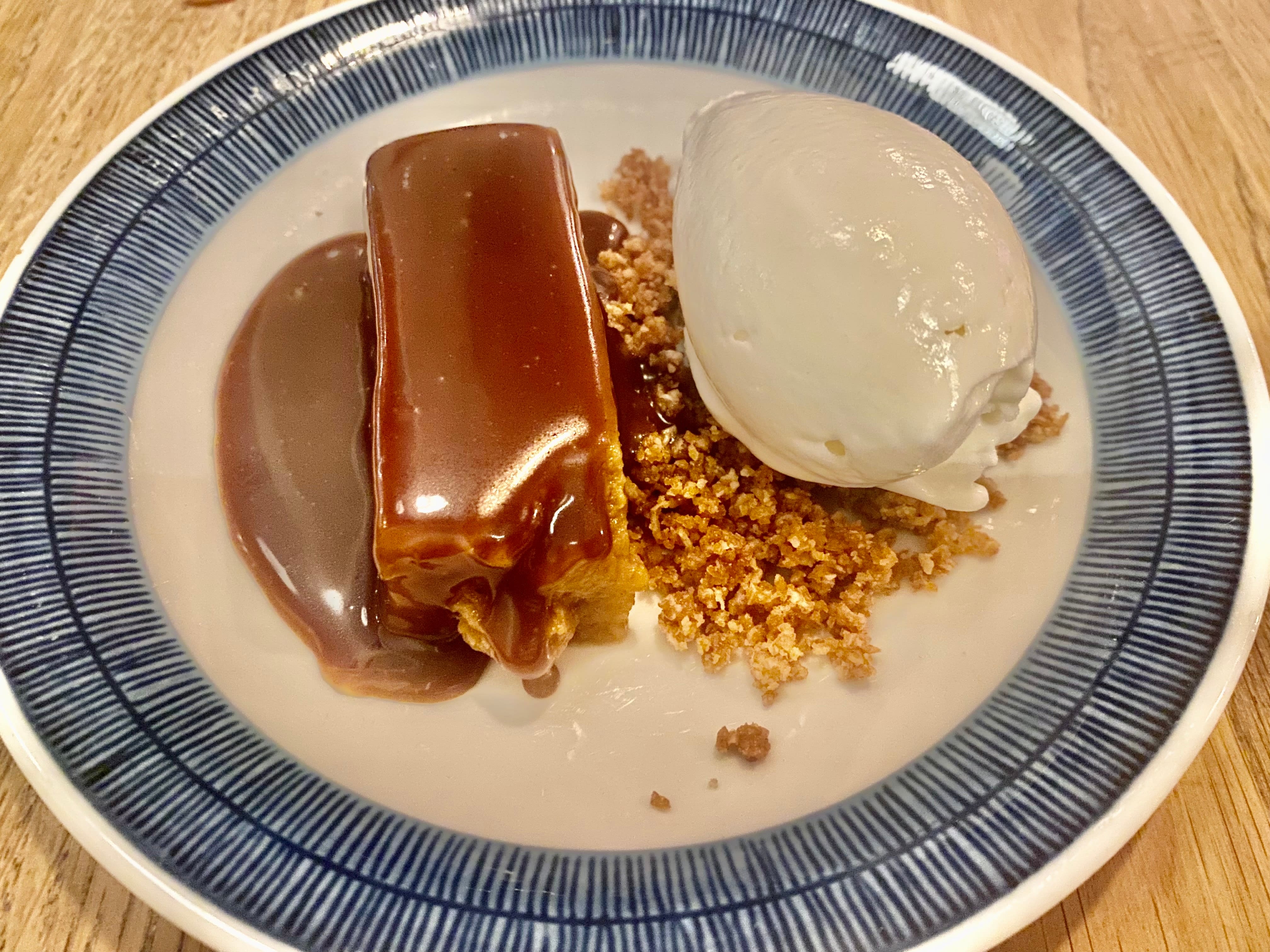 Meget god og mektig dessert med gresskarkake. 