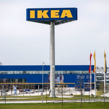Ikea i Sverige endrer prisen på pølse for første gang siden 1995