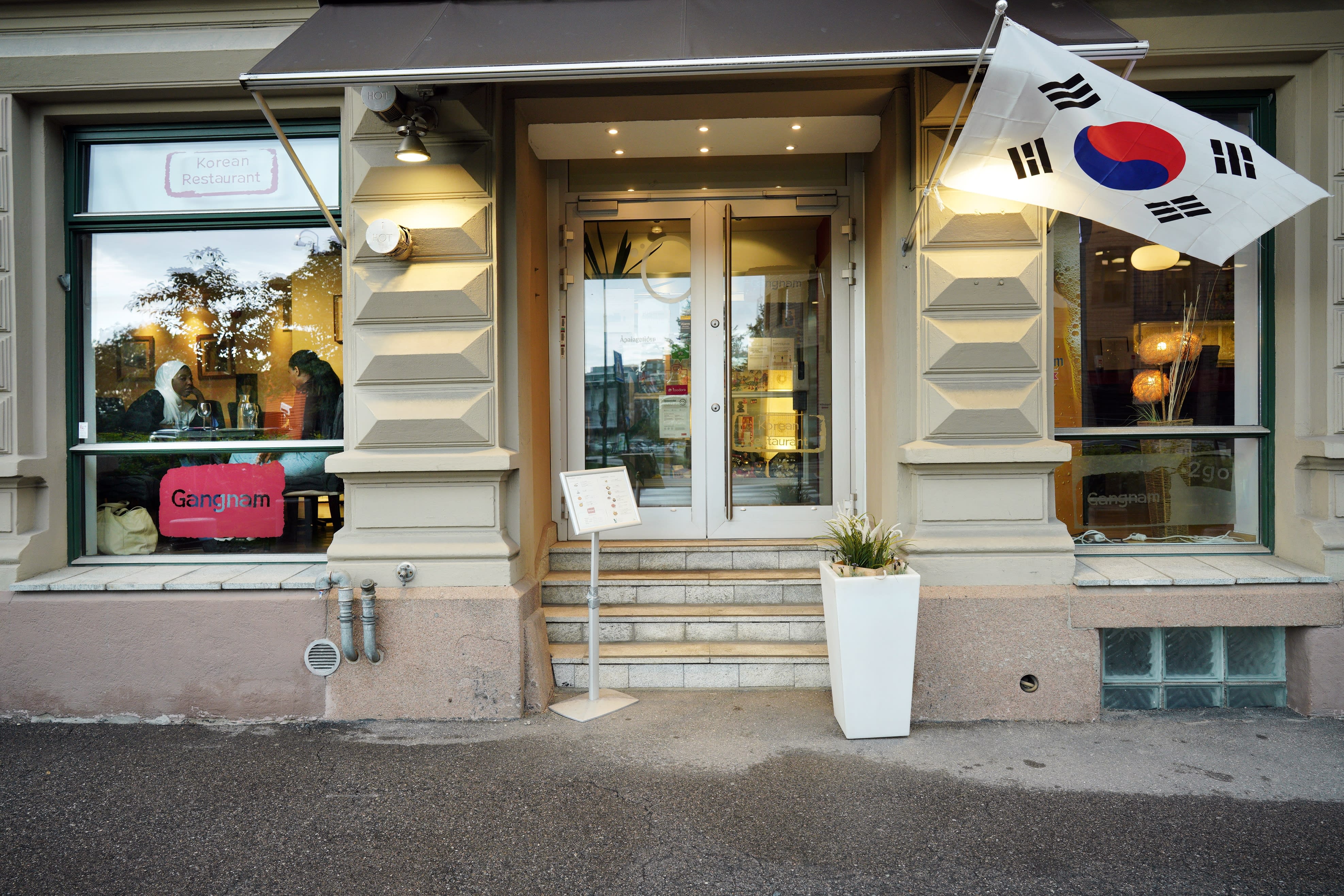 Gangnam ligger nede i Vika et steinkast unna Tjuvholmen og Aker brygge.