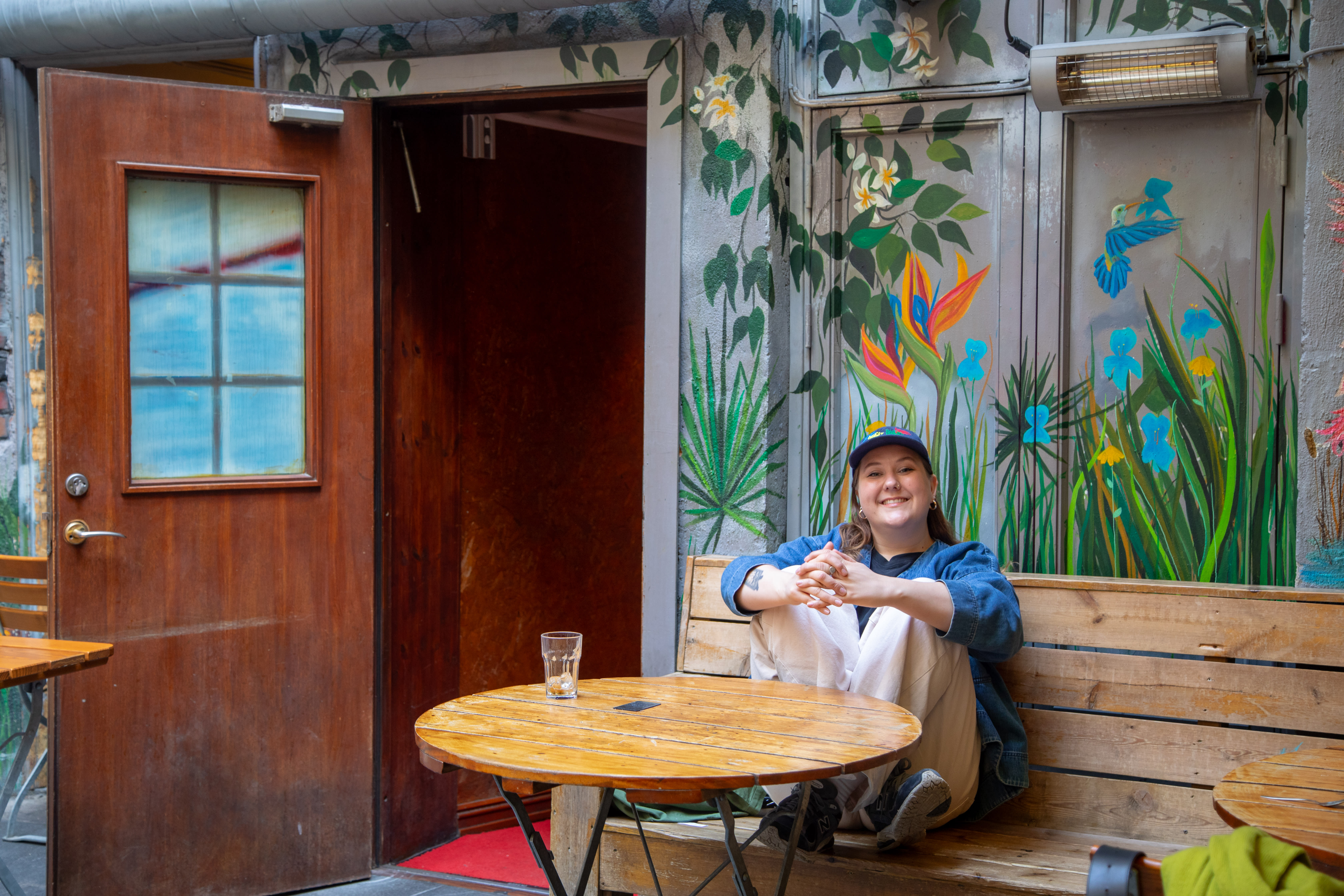 Café Sara er en av komiker Martha Leivestads favoritter. Maten er god, men, som hun sier, det kan være fordi den som regel spises i bedugget tilstand.