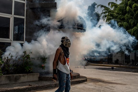 Venezuela herjes av matmangel, kaos og drap på demonstranter. Nå isolerer landet seg helt fra naboene.
