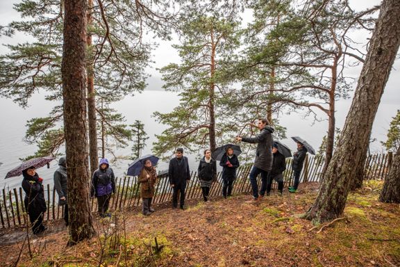 Her ble ti unge drept. Nå viser Kjærlighetsstien på Utøya vei for andre lands terrorofre. 