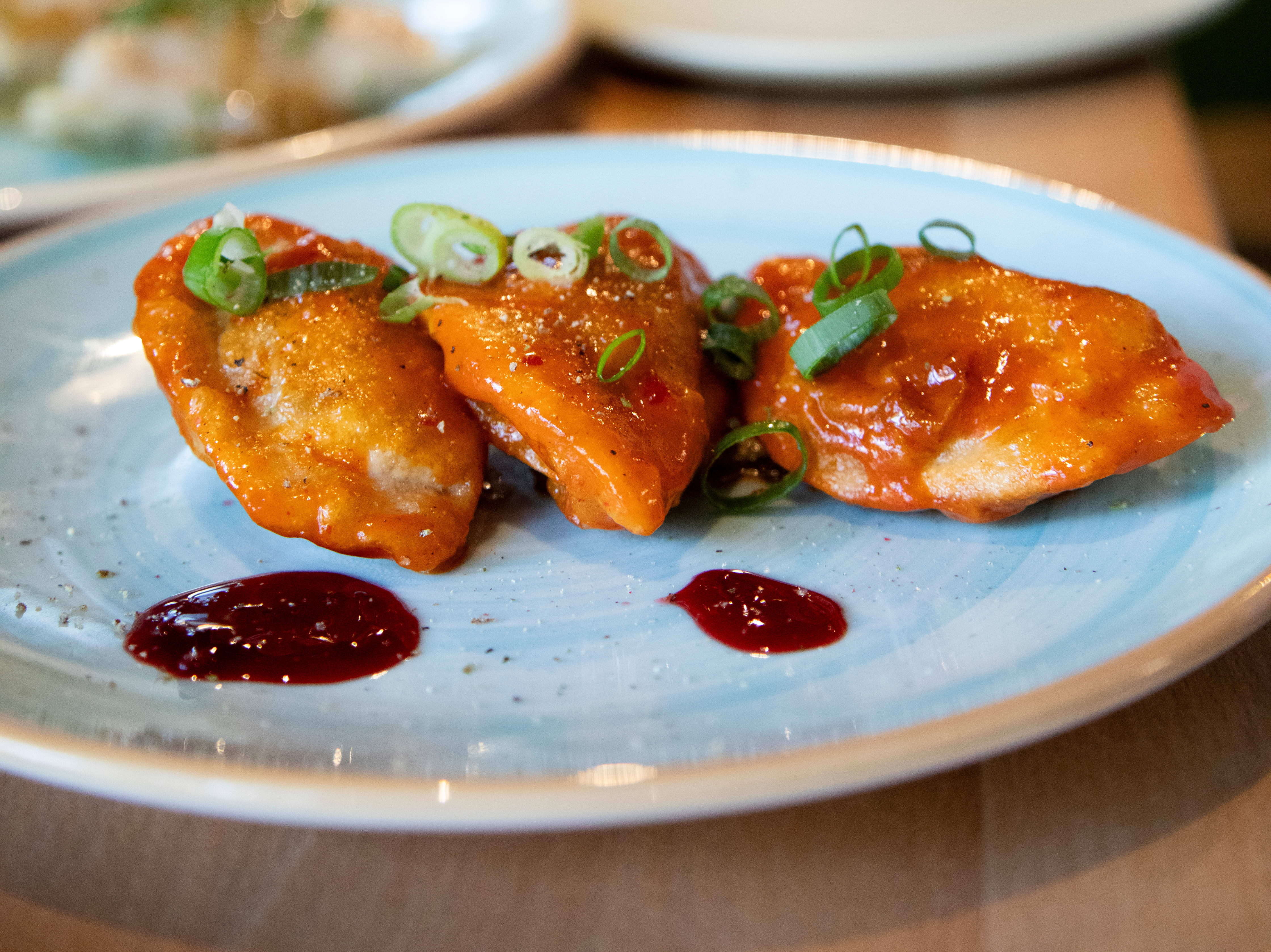 Pierogiene kommer både i stekt og kokt form. 