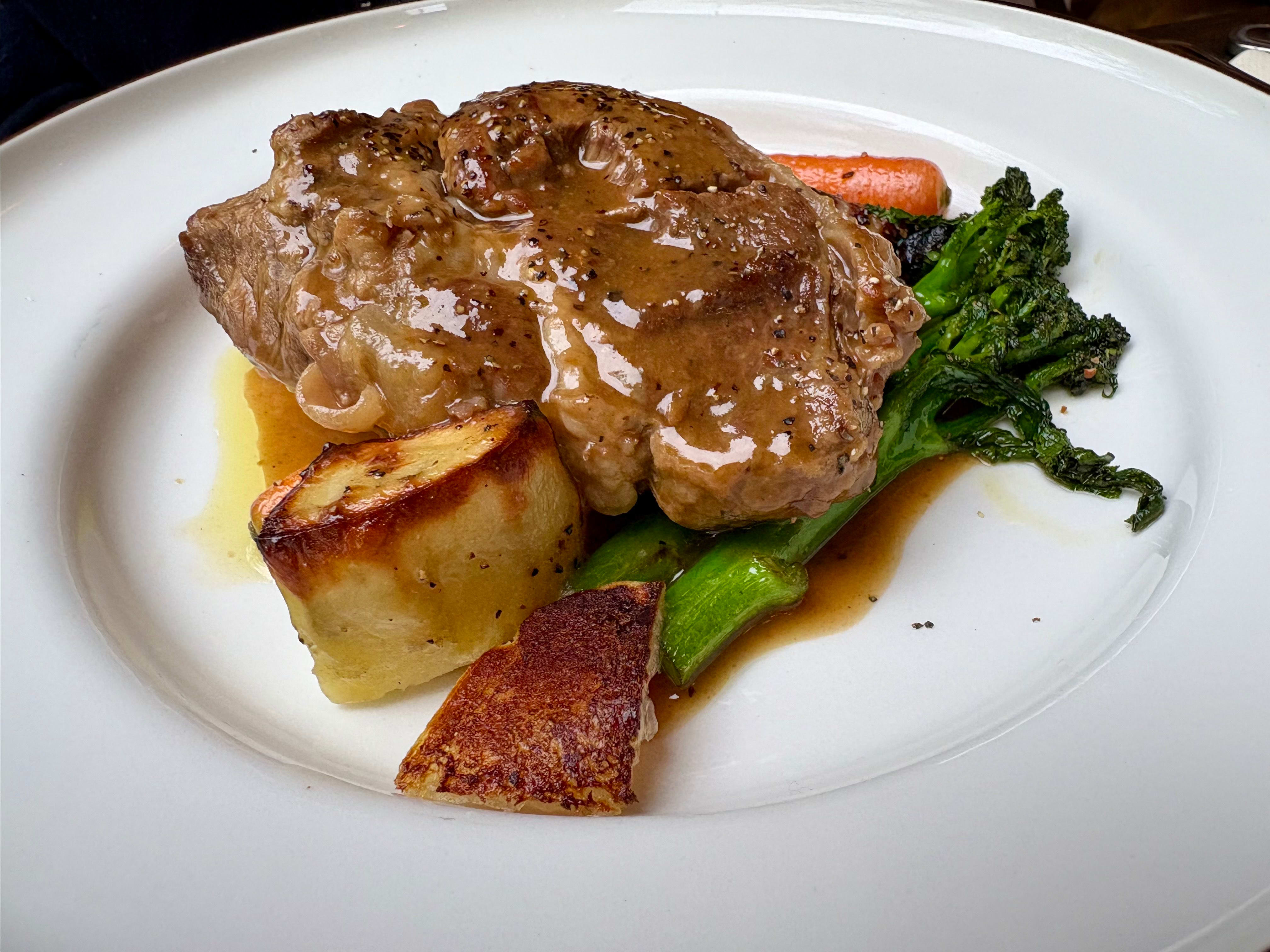 Langtidsbraisert oksekjake med tørt kjøtt. 