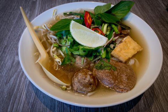 Varm vietnamesisk suppe i vinterkulden?