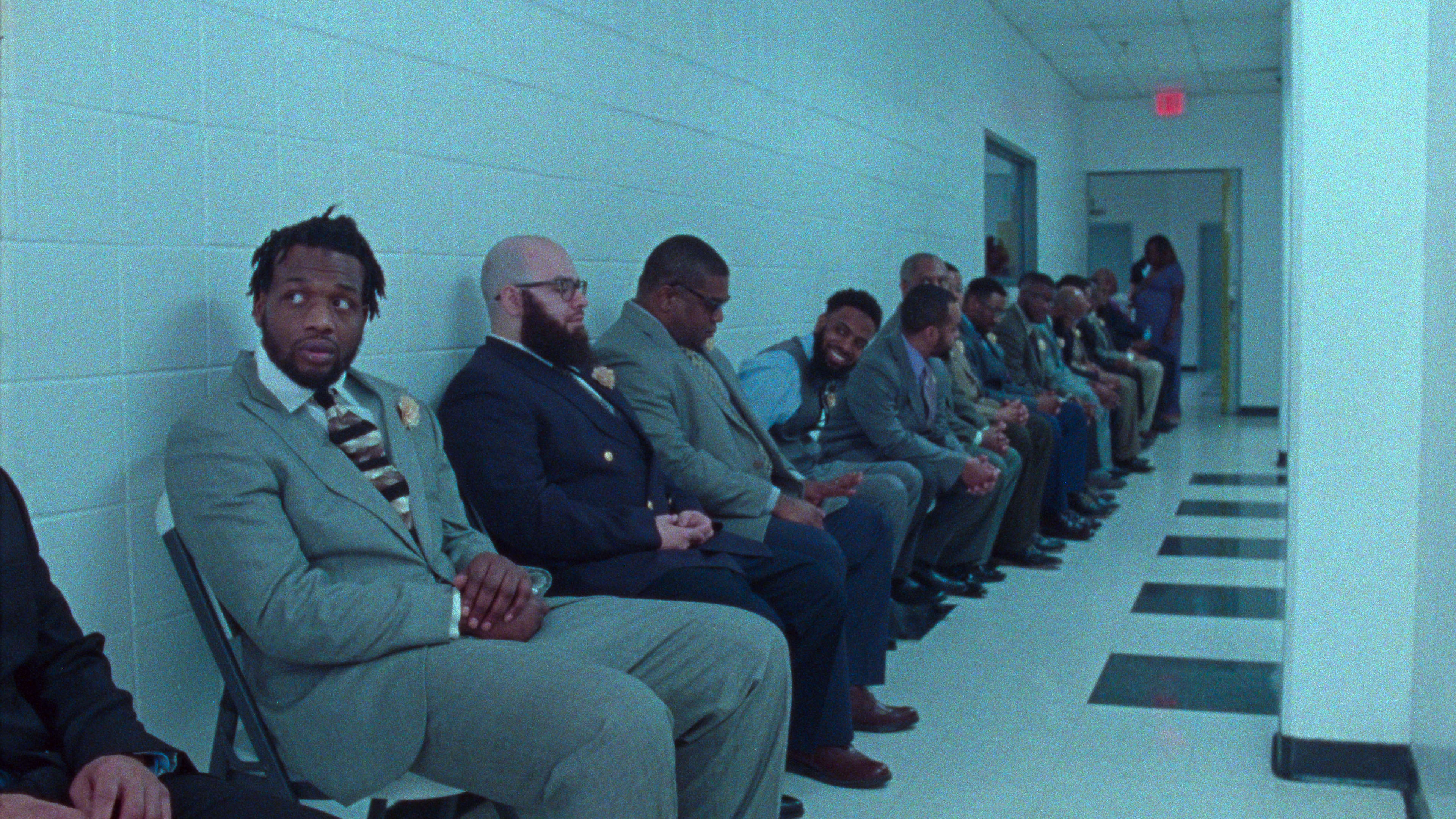 Fedrene er pyntet til dans.