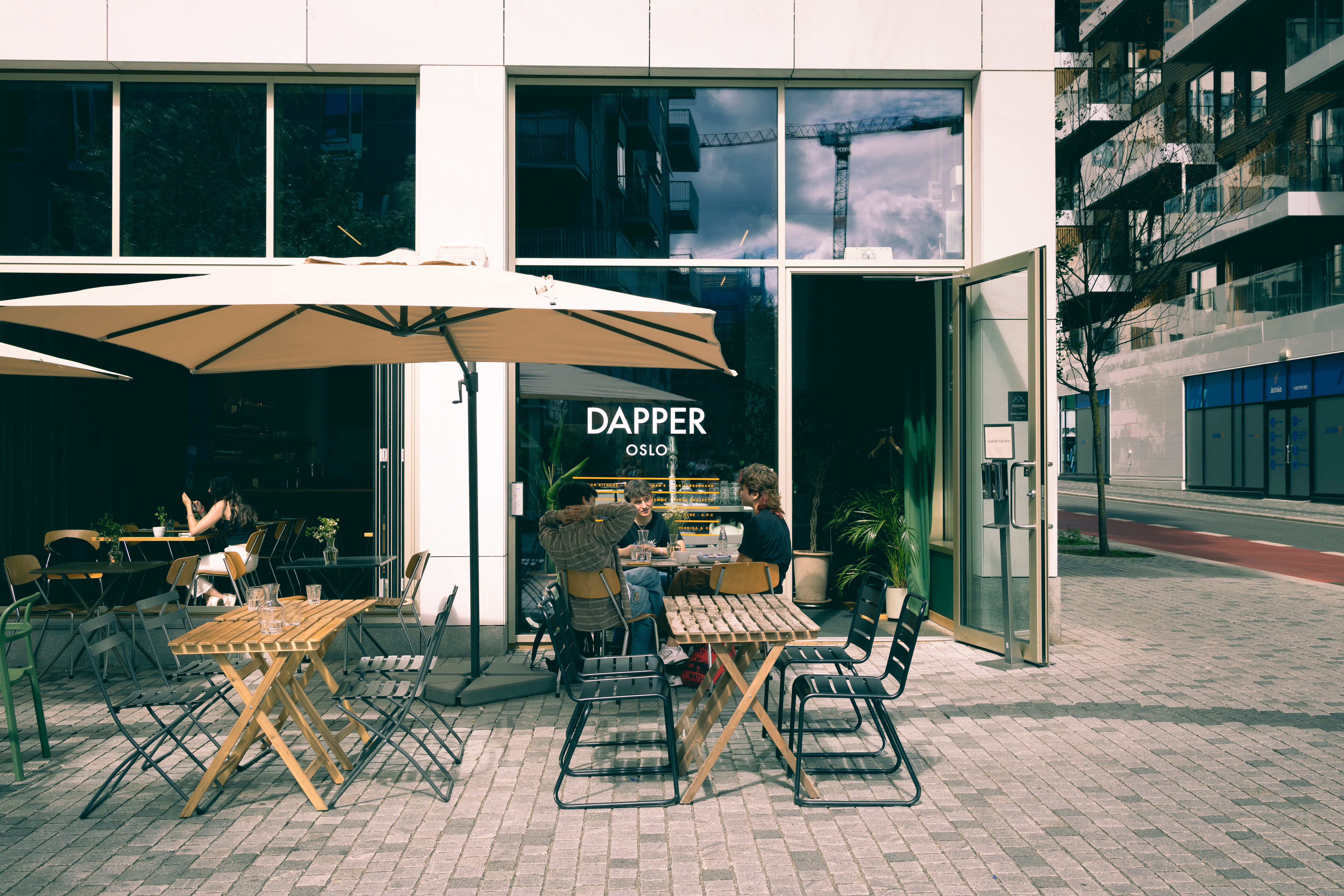 Det er faktisk meldt sol, så det er fullt mulig med uteservering.