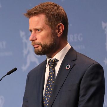 Svensk kritikk, russisk krise og norsk ventetid