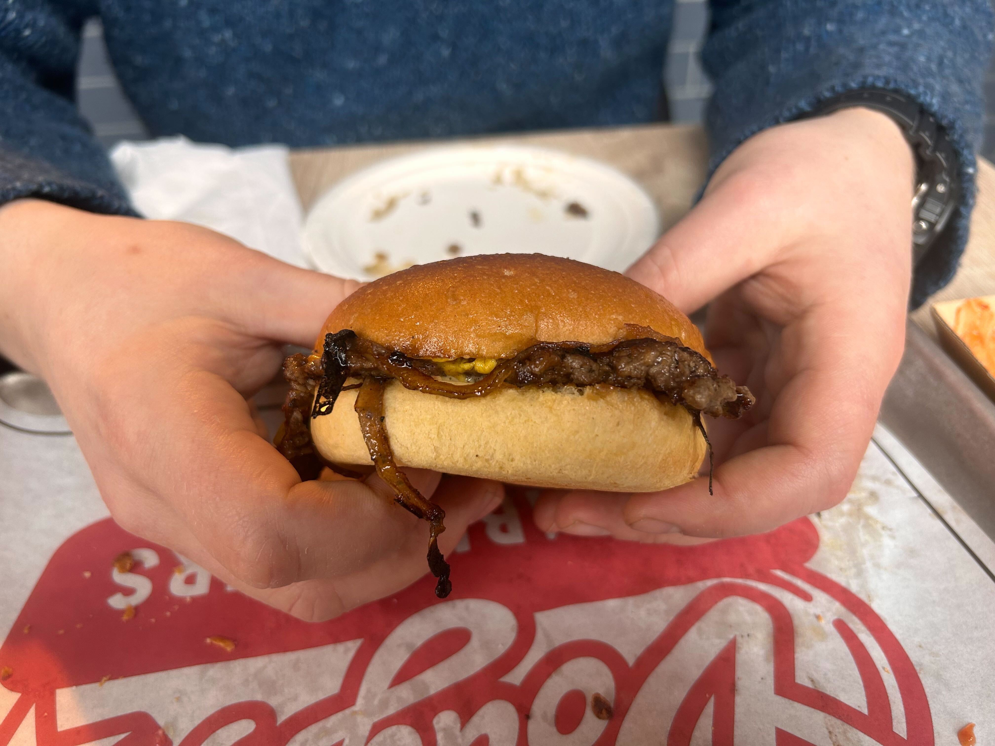 Denne burgeren er enkel, omtrent som på Mcern, men treffer blink på alle måter.