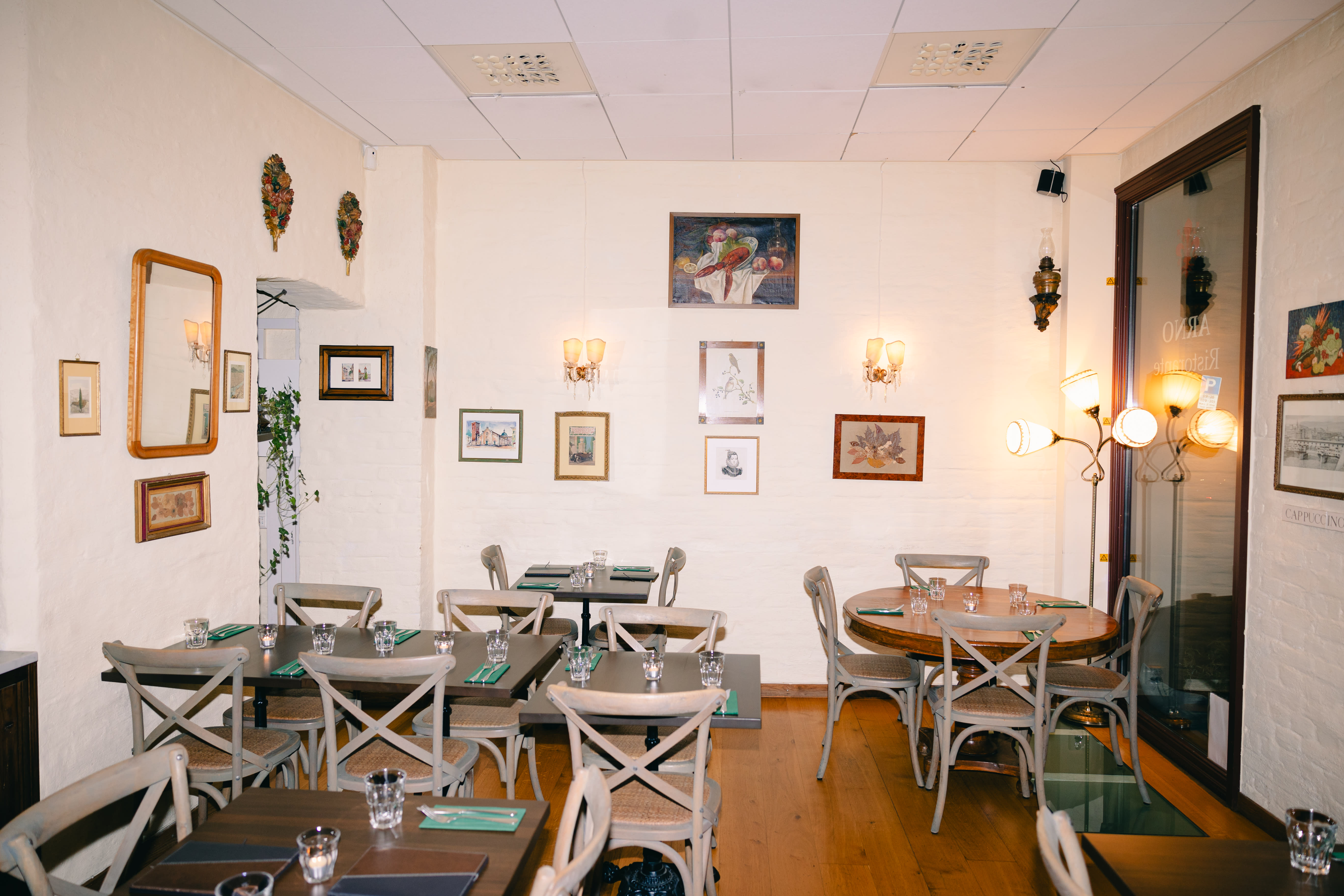 Intime lokaler ved trehusbebyggelsen på Fredensborg.