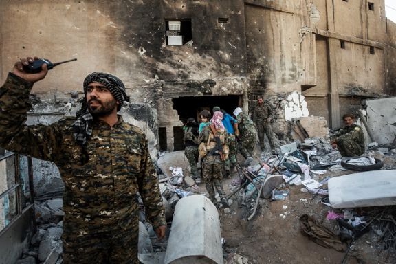 Aftenposten i Syria: Lokale styrker slipper IS-krigere ut av Raqqa for å spare sivile 