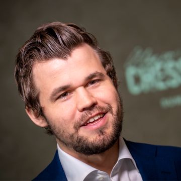 Magnus Carlsen tapte med vilje – hylles og kritiseres for gesten