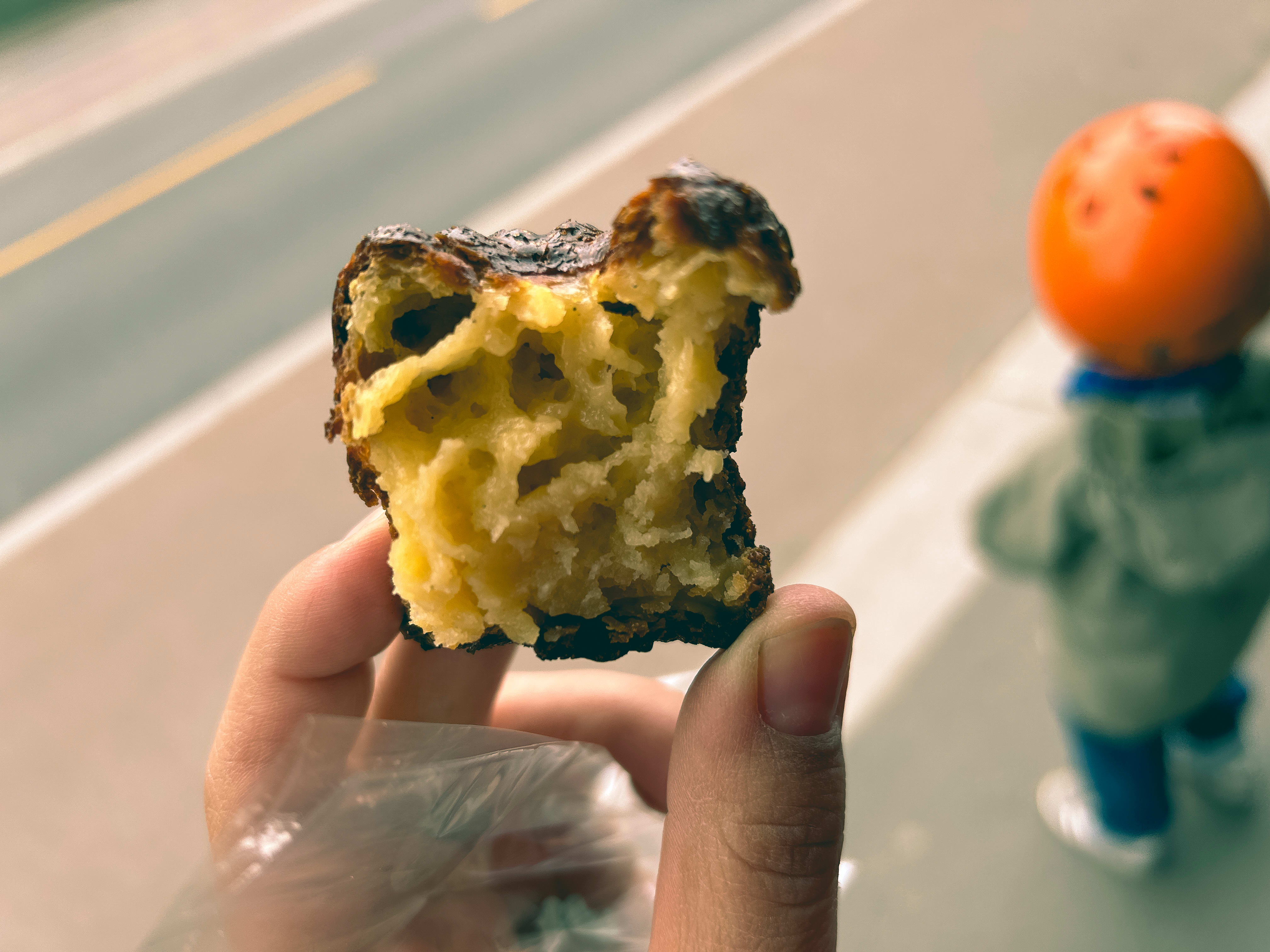 Obelia holder til rett bak politistasjonen på Grønland.