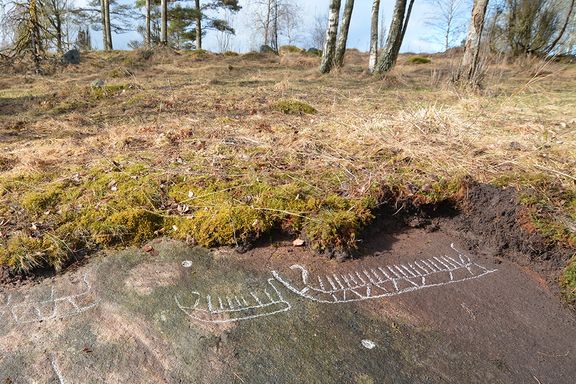 42 ukjente helleristningsfelt oppdaget i Østfold